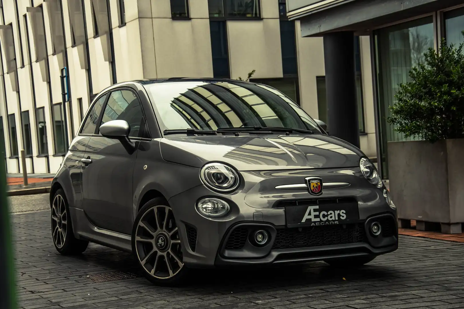 Abarth 595 Turismo *** APPLE CARPLAY / PANO ROOF / FIRST OWNER *** Grigio - 2