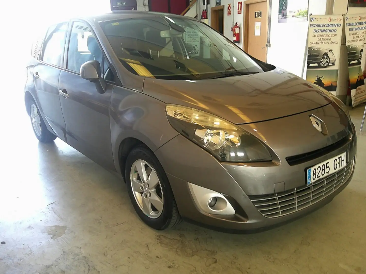 Renault Grand Scenic 1.9dCi Dynamique 7pl. Plateado - 2