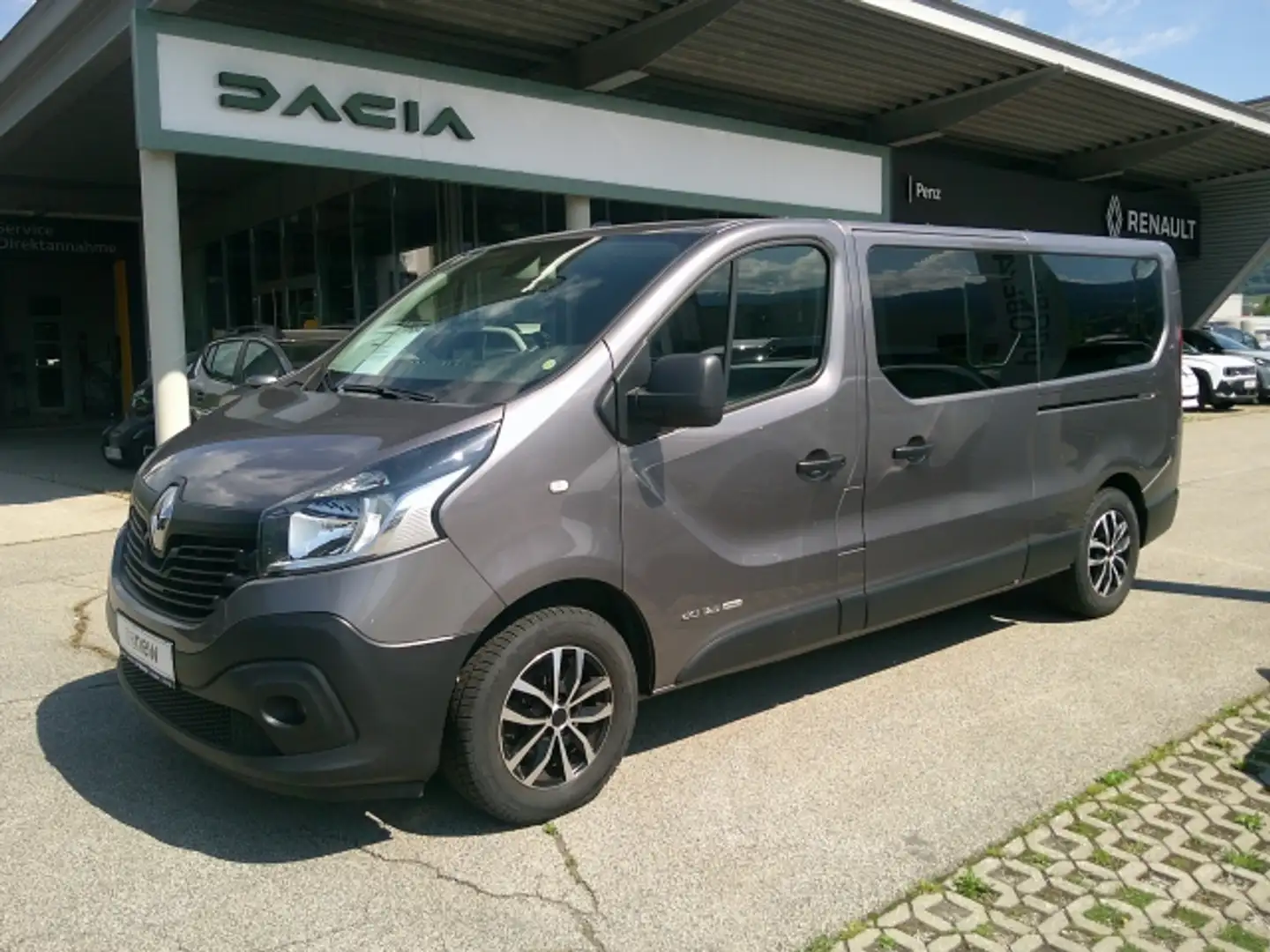 Renault Trafic TRAFIC III Grand Passenger Expression dCi 125 Grau - 1