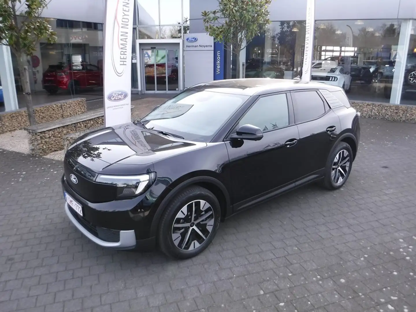 Ford Explorer Zwart - 1