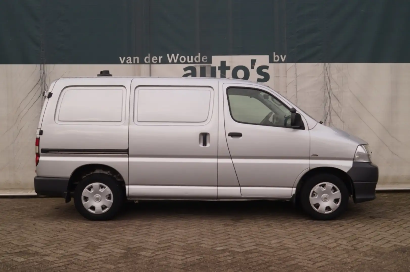 Toyota Hiace 2.5 D-4D 95pk KWB -AIRCO-TREKHAAK- Gris - 2