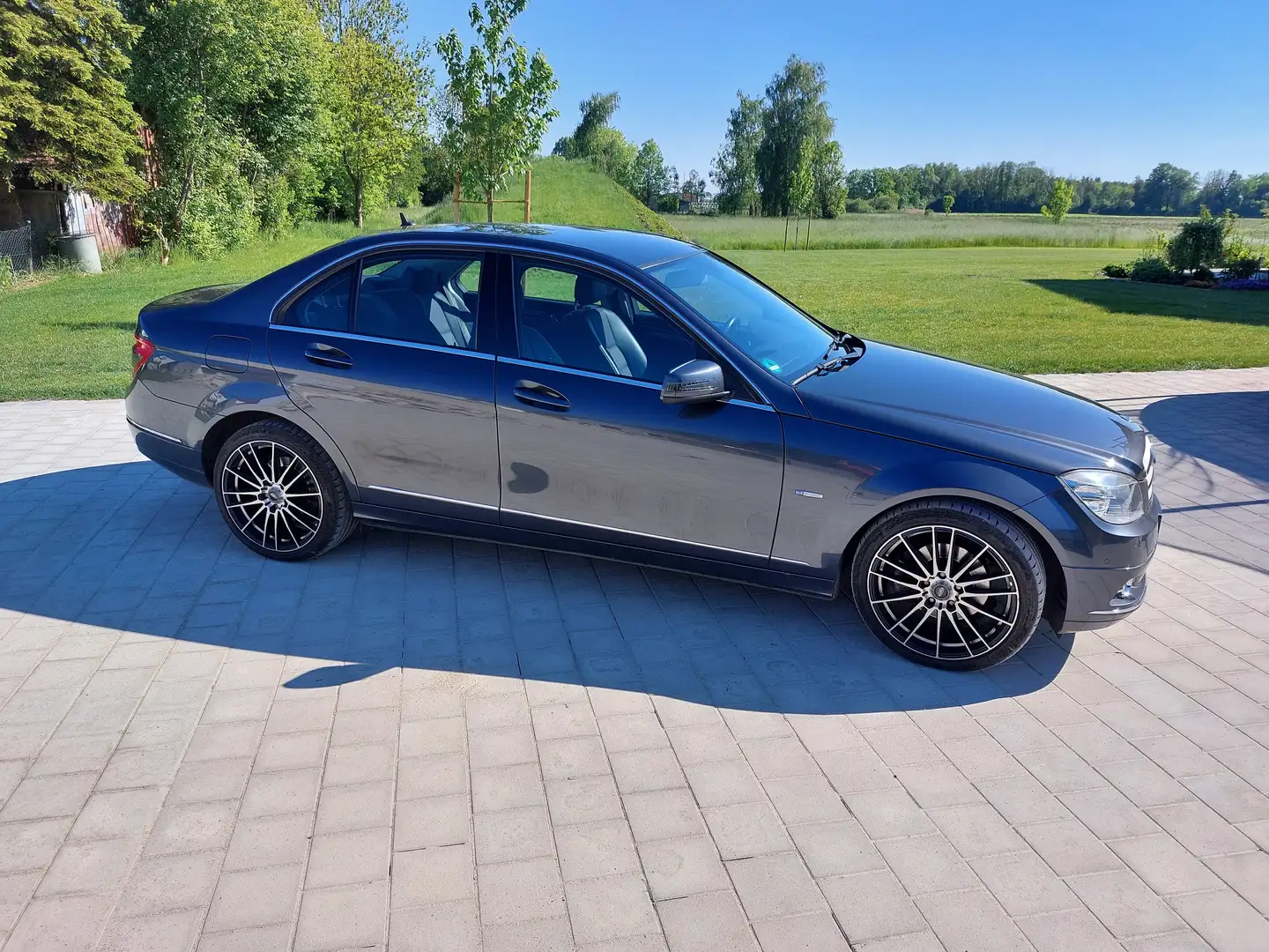 Mercedes-Benz C 220 C 220 CDI DPF Automatik BlueEFFICIENCY Avantgarde Grau - 2