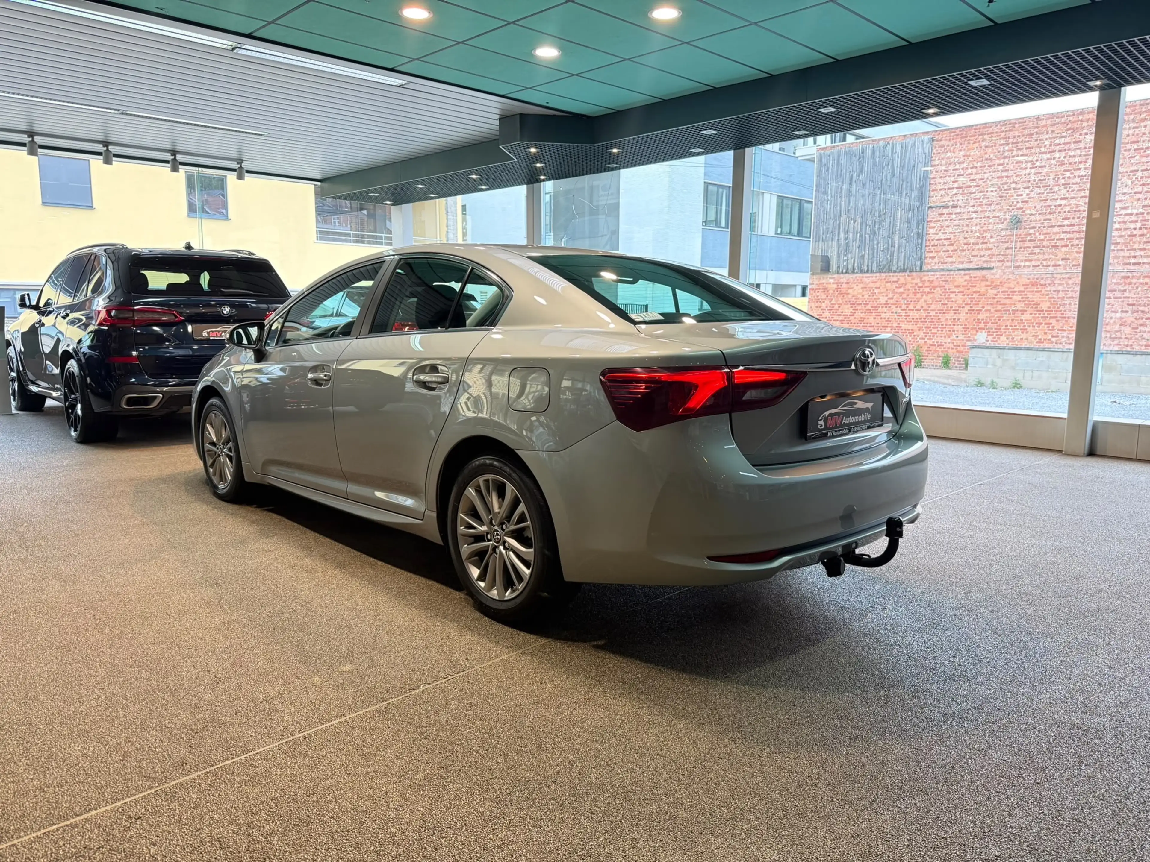 Toyota Avensis 1.8i * Boîte auto * Navi * Keyless * Caméra * Front assit * Lane assist — photo 4