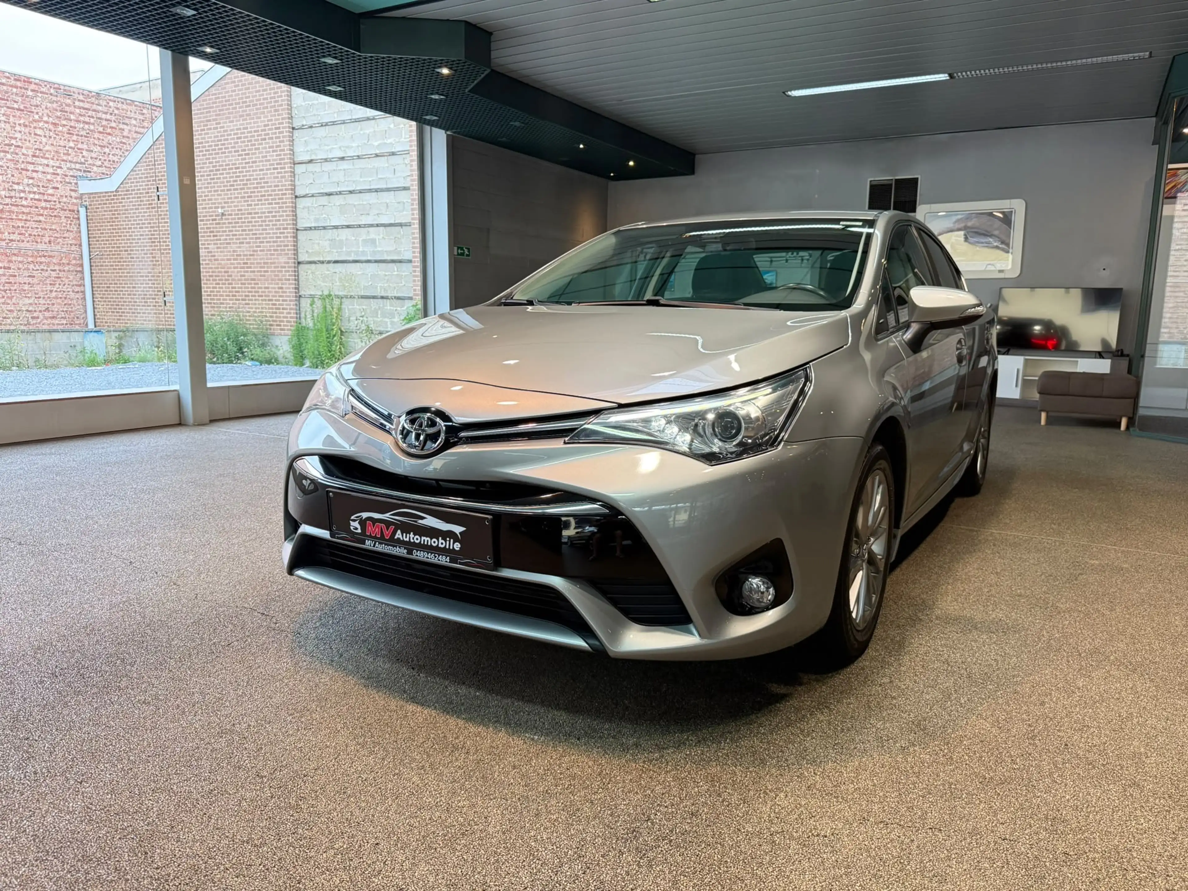 Toyota Avensis 1.8i * Boîte auto * Navi * Keyless * Caméra * Front assit * Lane assist