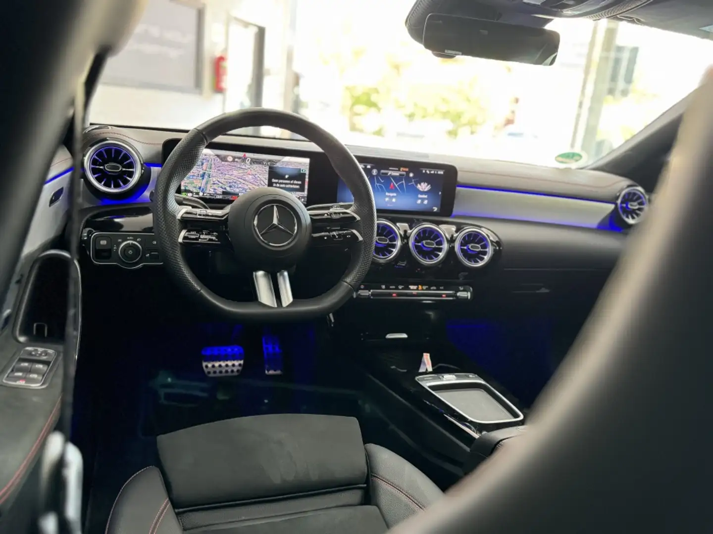 Mercedes-Benz CLA 200 AMG Line Edition Facelift 2024 Zwart - 2