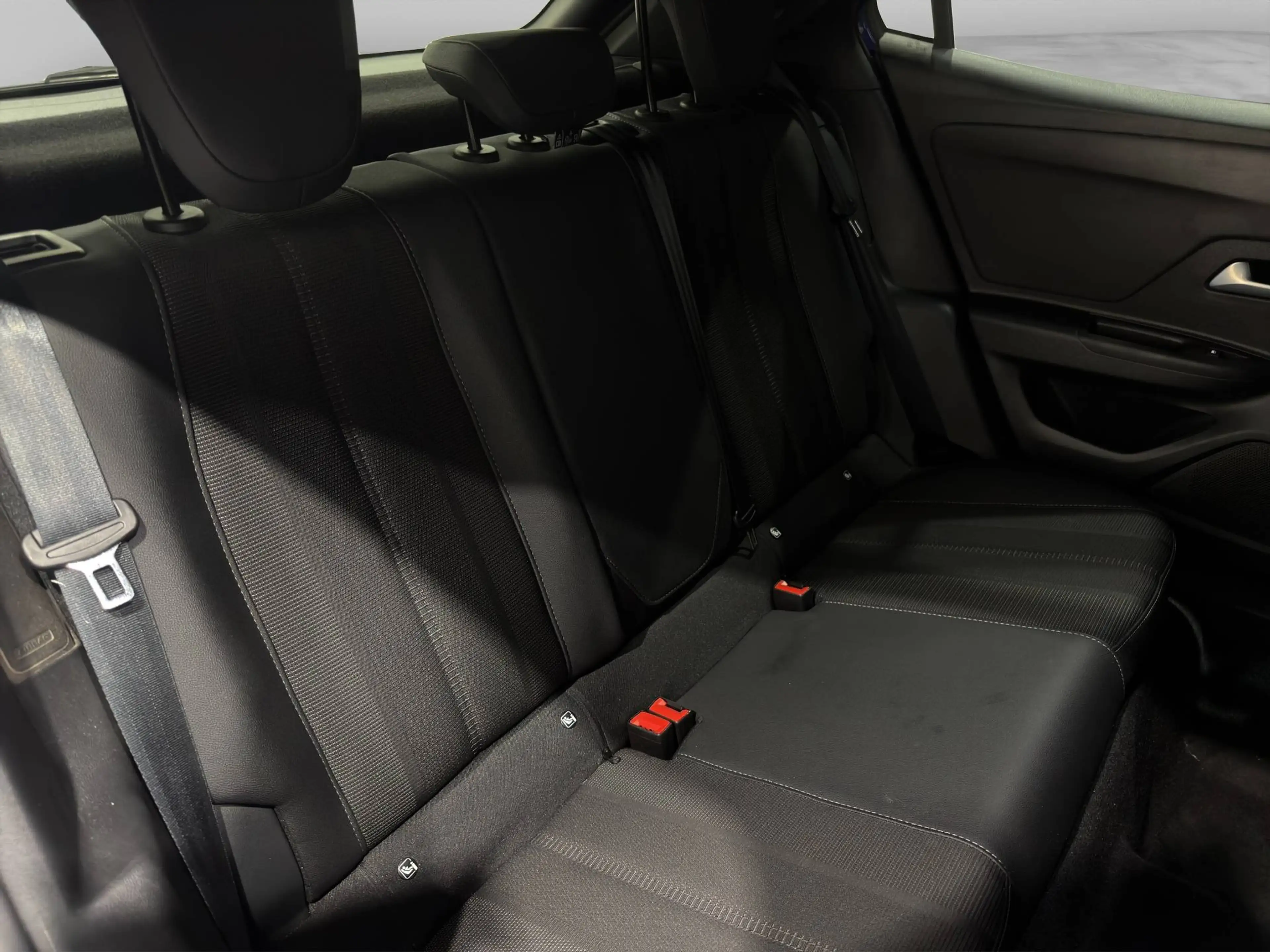 Opel Mokka-E GS 156 ***APPLE CARPLAY & ANDROID AUTO WIRELESS*KEYLESS & GO*HEATED STEERING WHEELDRIVE*** — photo 12