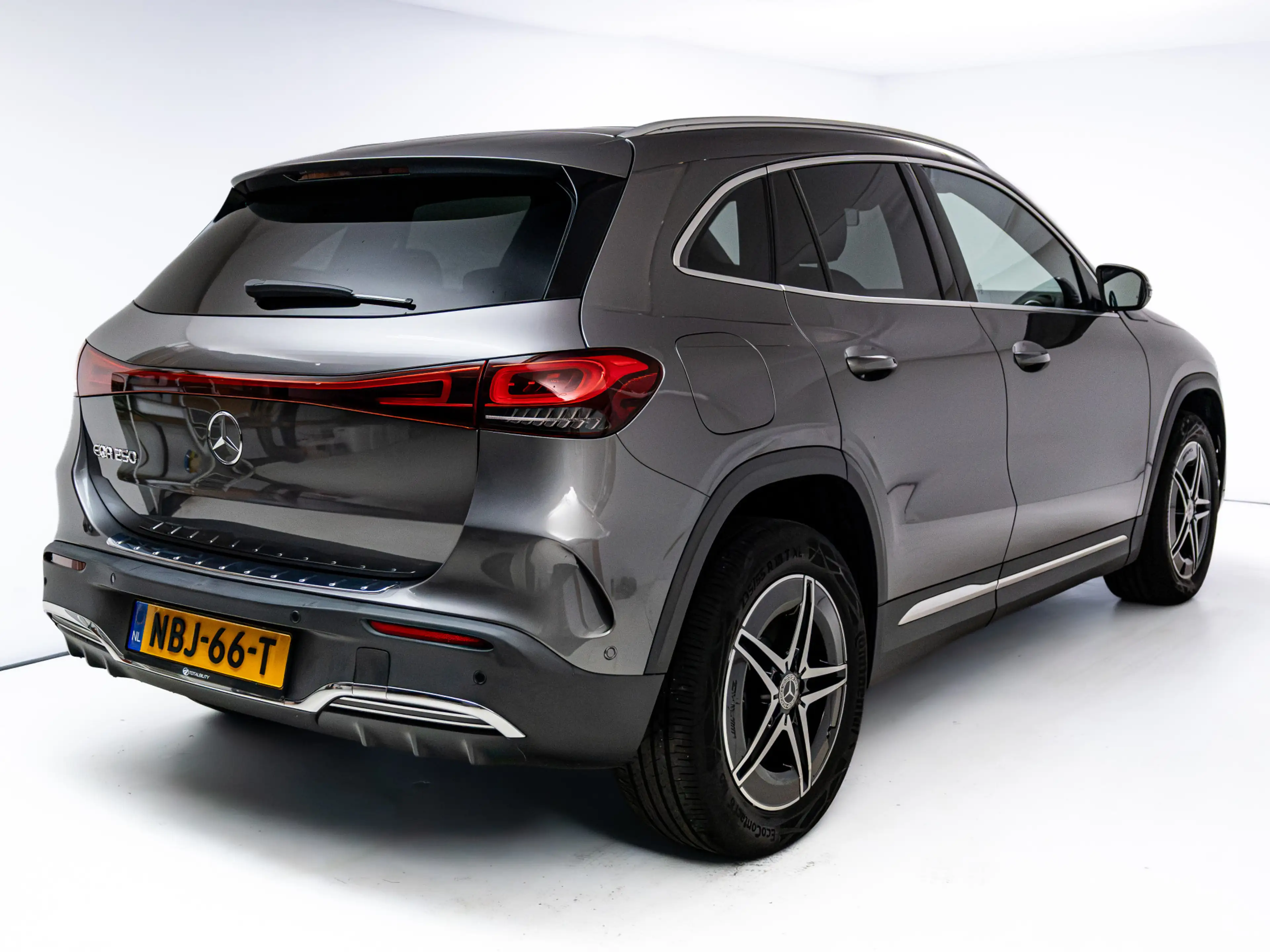 Mercedes-Benz EQA 250 AMG Line 67 kWh | Panoramadak | Camera | Cruise-co — photo 3