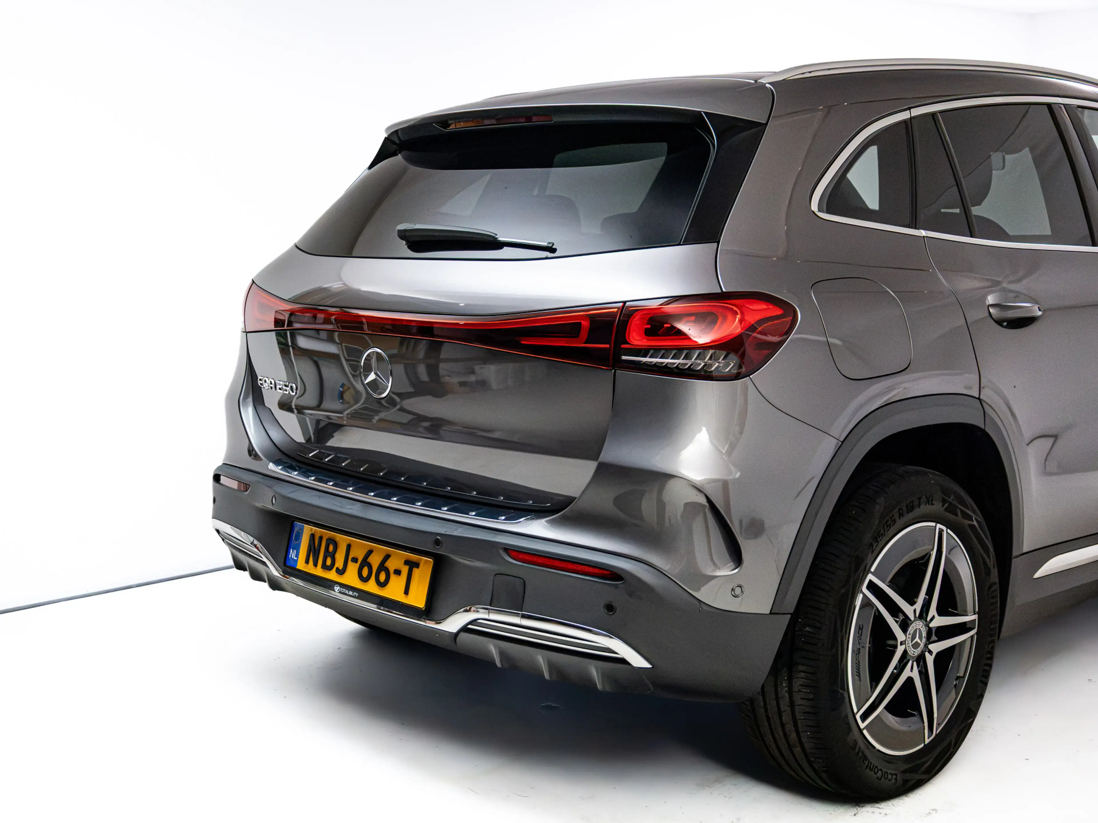 Mercedes-Benz EQA 250 AMG Line 67 kWh | Panoramadak | Camera | Cruise-co — photo 5