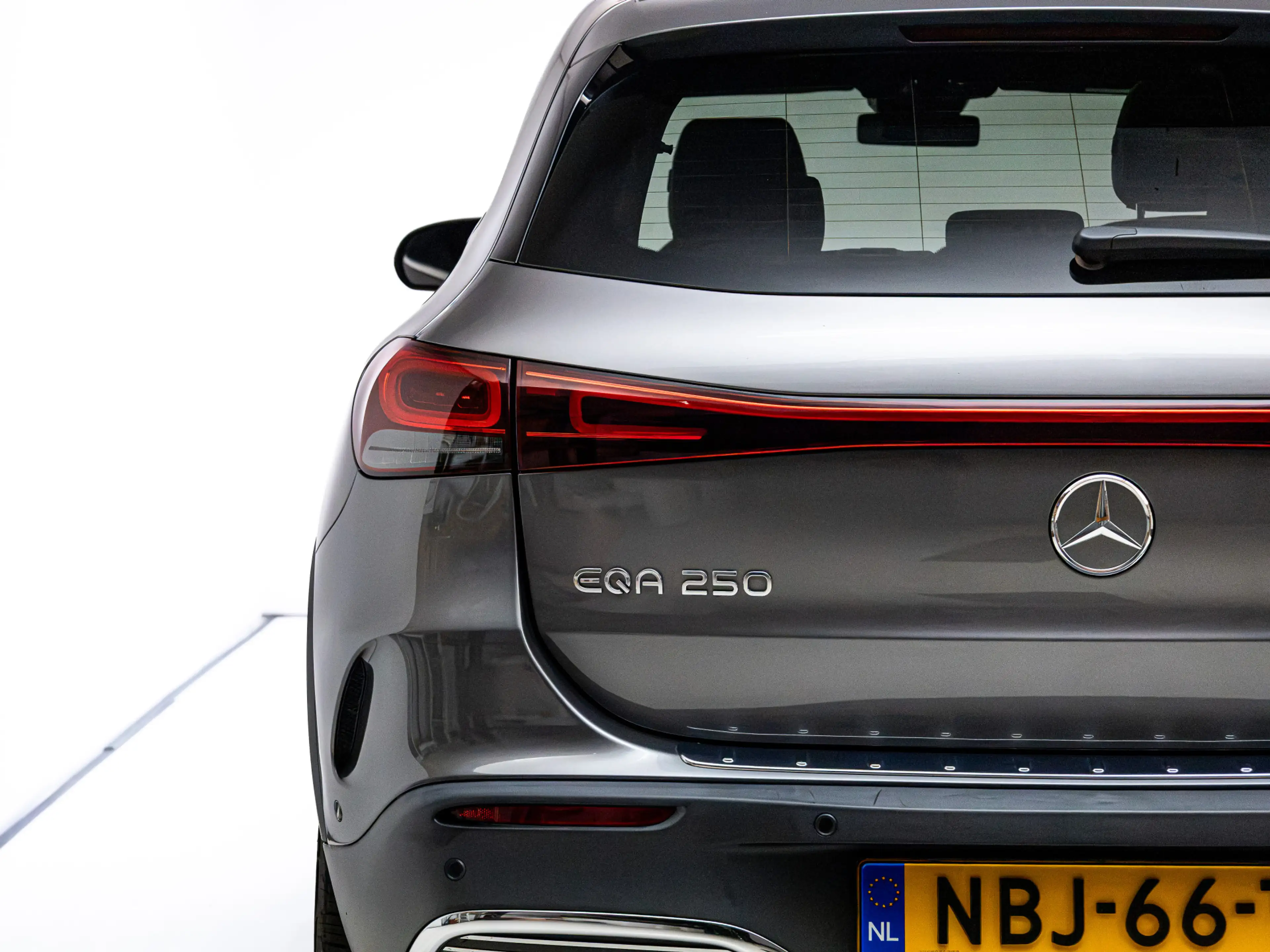 Mercedes-Benz EQA 250 AMG Line 67 kWh | Panoramadak | Camera | Cruise-co — photo 8