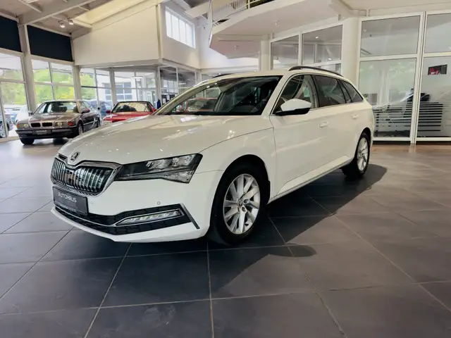 Skoda Superb view 4