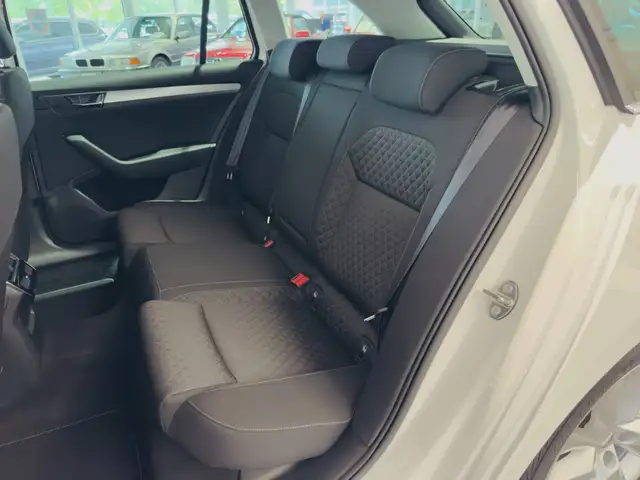 Skoda Superb view 15