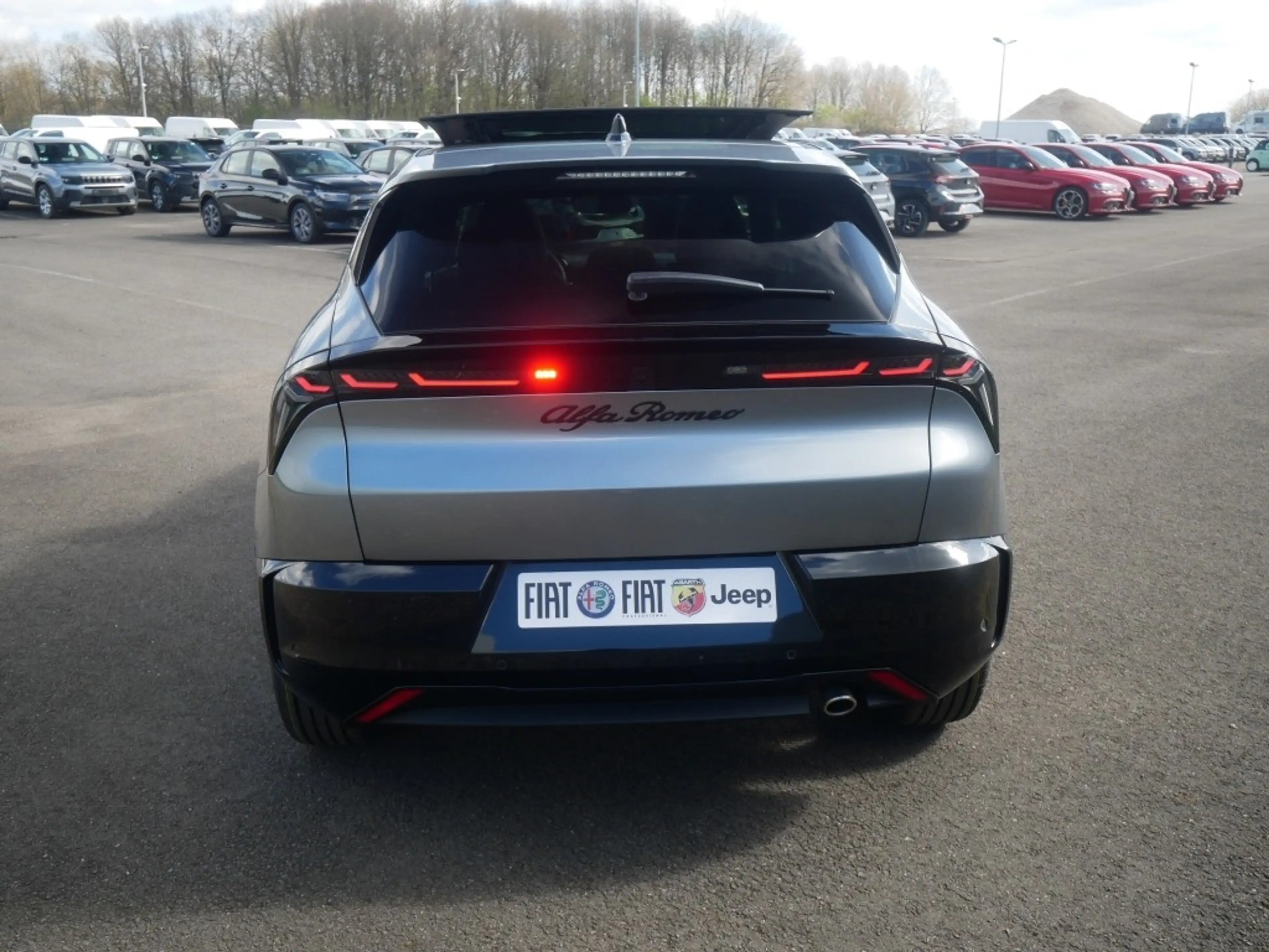 Alfa Romeo Junior IBRIDA Q4 TI 1.2 VGT 145PS DCT6 SCHIEBEDACH TECHNO — photo 4