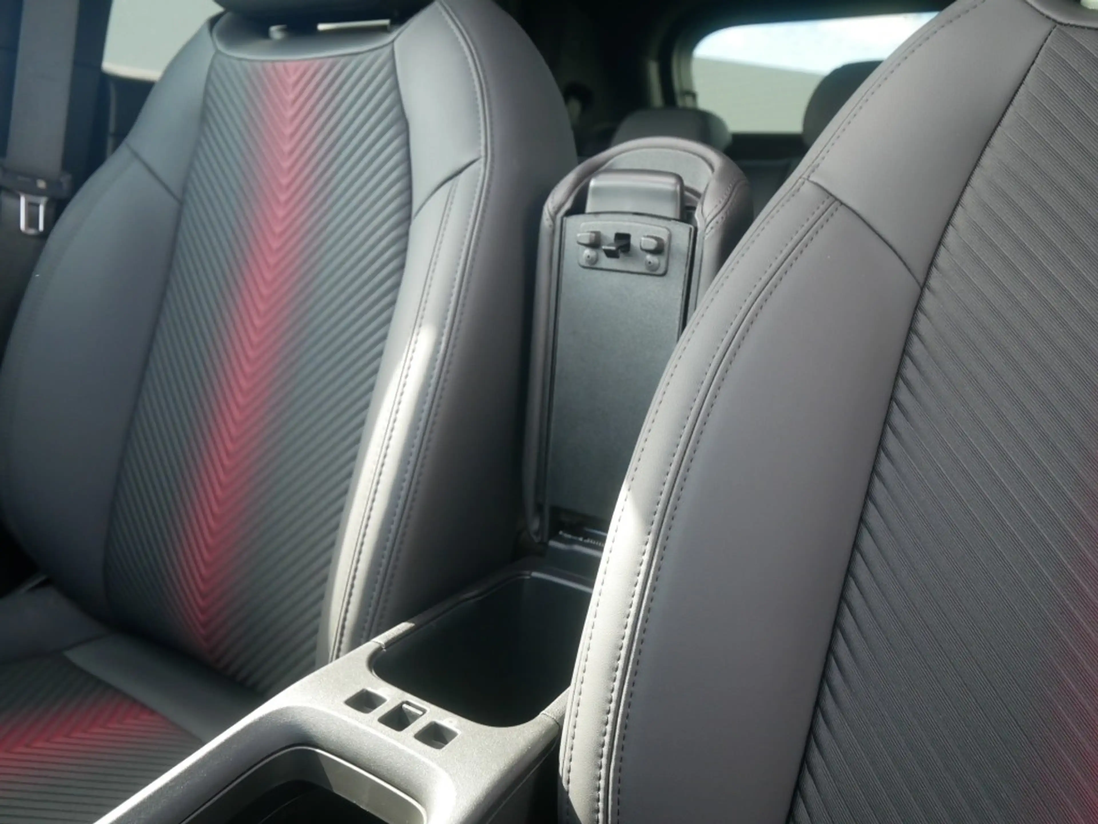Alfa Romeo Junior IBRIDA Q4 TI 1.2 VGT 145PS DCT6 SCHIEBEDACH TECHNO — photo 12