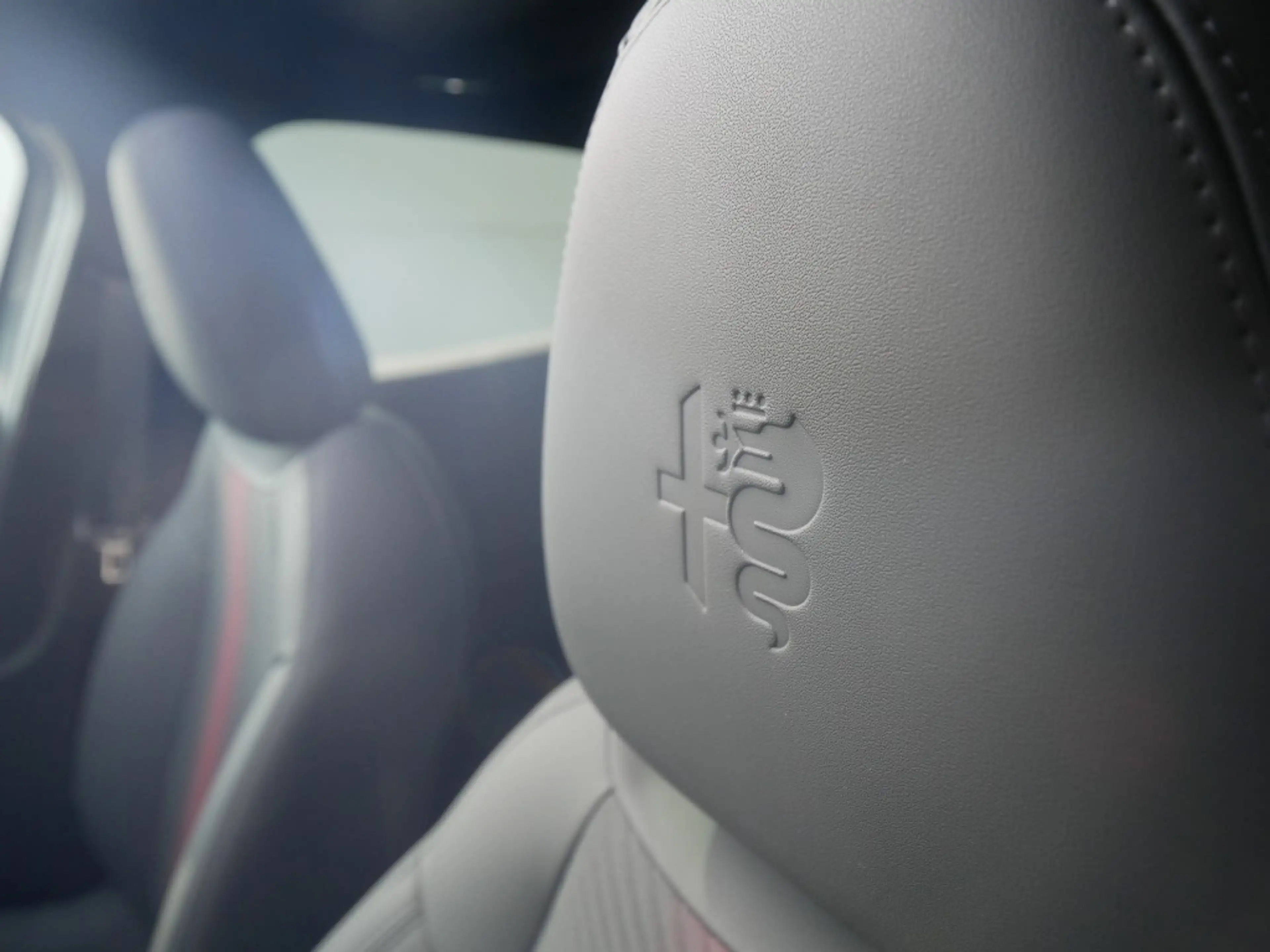 Alfa Romeo Junior IBRIDA Q4 TI 1.2 VGT 145PS DCT6 SCHIEBEDACH TECHNO — photo 11