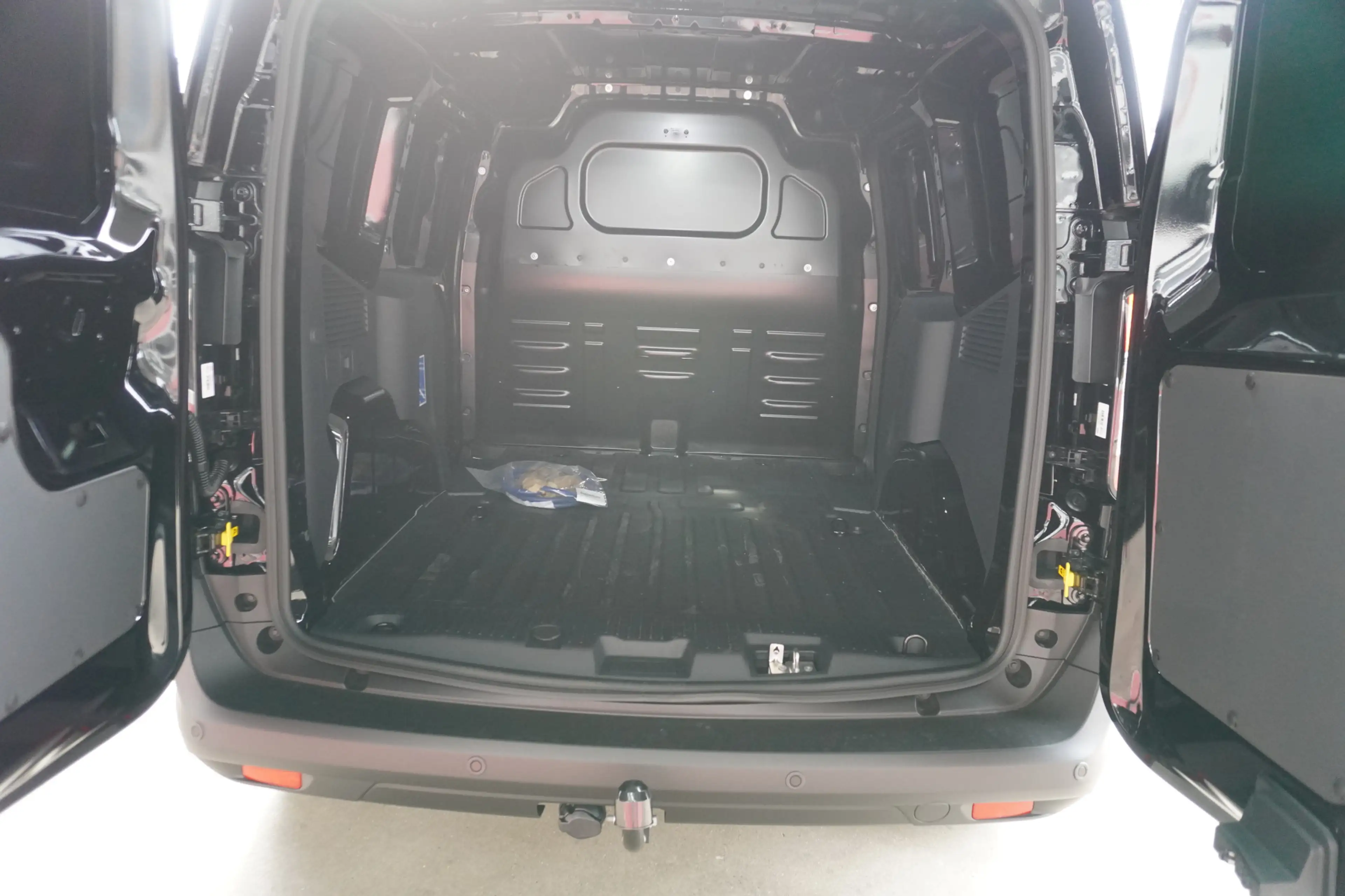 Ford Transit Courier E-Transit Limited 44 kWh 136PK Automaat nr. V008 | — photo 13