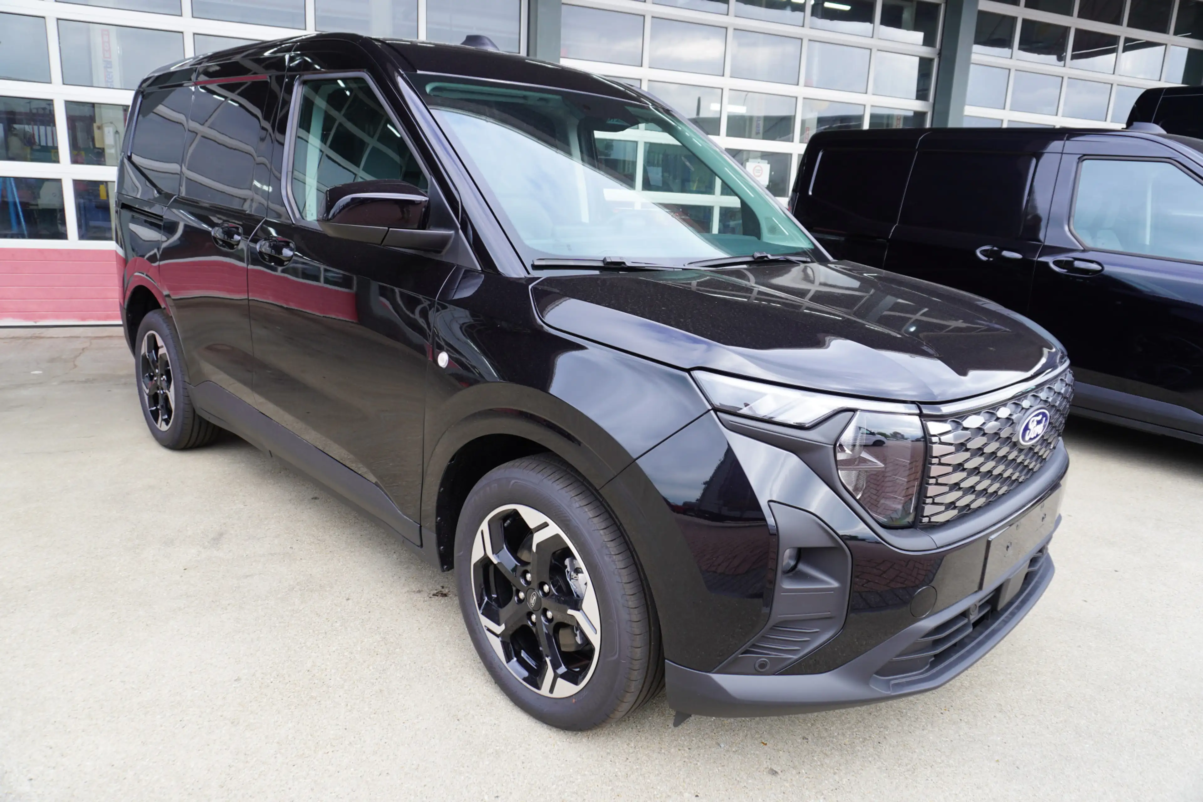 Ford Transit Courier E-Transit Limited 44 kWh 136PK Automaat nr. V008 | — photo 2