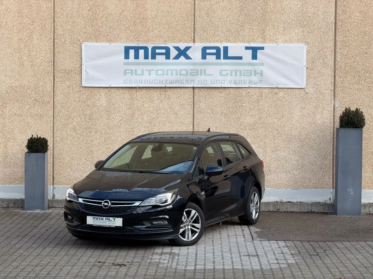 Opel Astra K ST 120 Jahre/2.Hd/Navi/SHZ/RFK/AHK/Temp/ Schwarz - 1