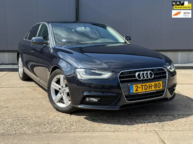 Audi A4 Limousine 1.8 TFSIe Edition / Trekhaak / Navigatie