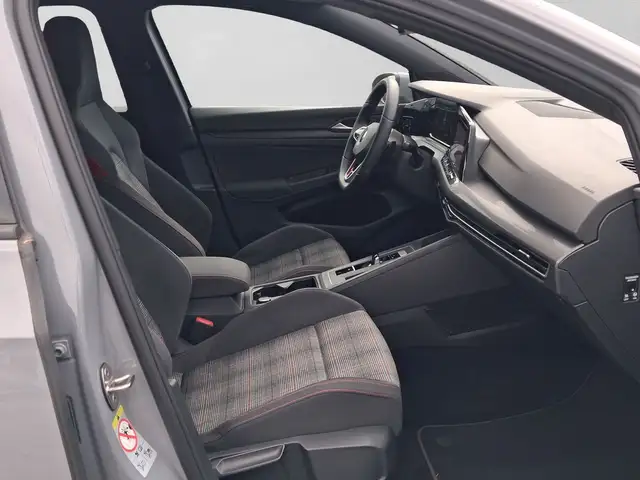 Volkswagen Golf view 4