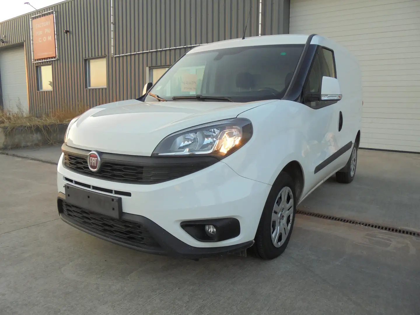 Fiat Doblo 12.314+btw/1.6d/navigatie/airco/camera/carplay/DAB Wit - 1