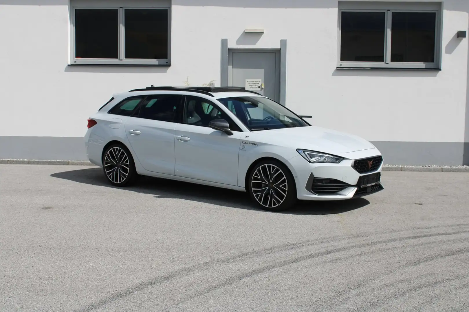 CUPRA Leon VZ 2.0 TSI DSG 4D Weiß - 1