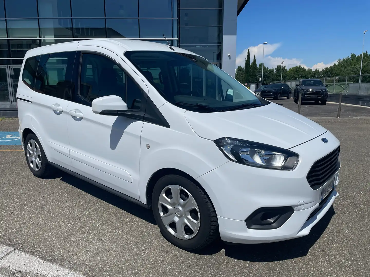 Ford Tourneo Courier 1.5 TDCI 100 CV S&S PLUS 5 POSTI AUTOVEICOLO Fehér - 1