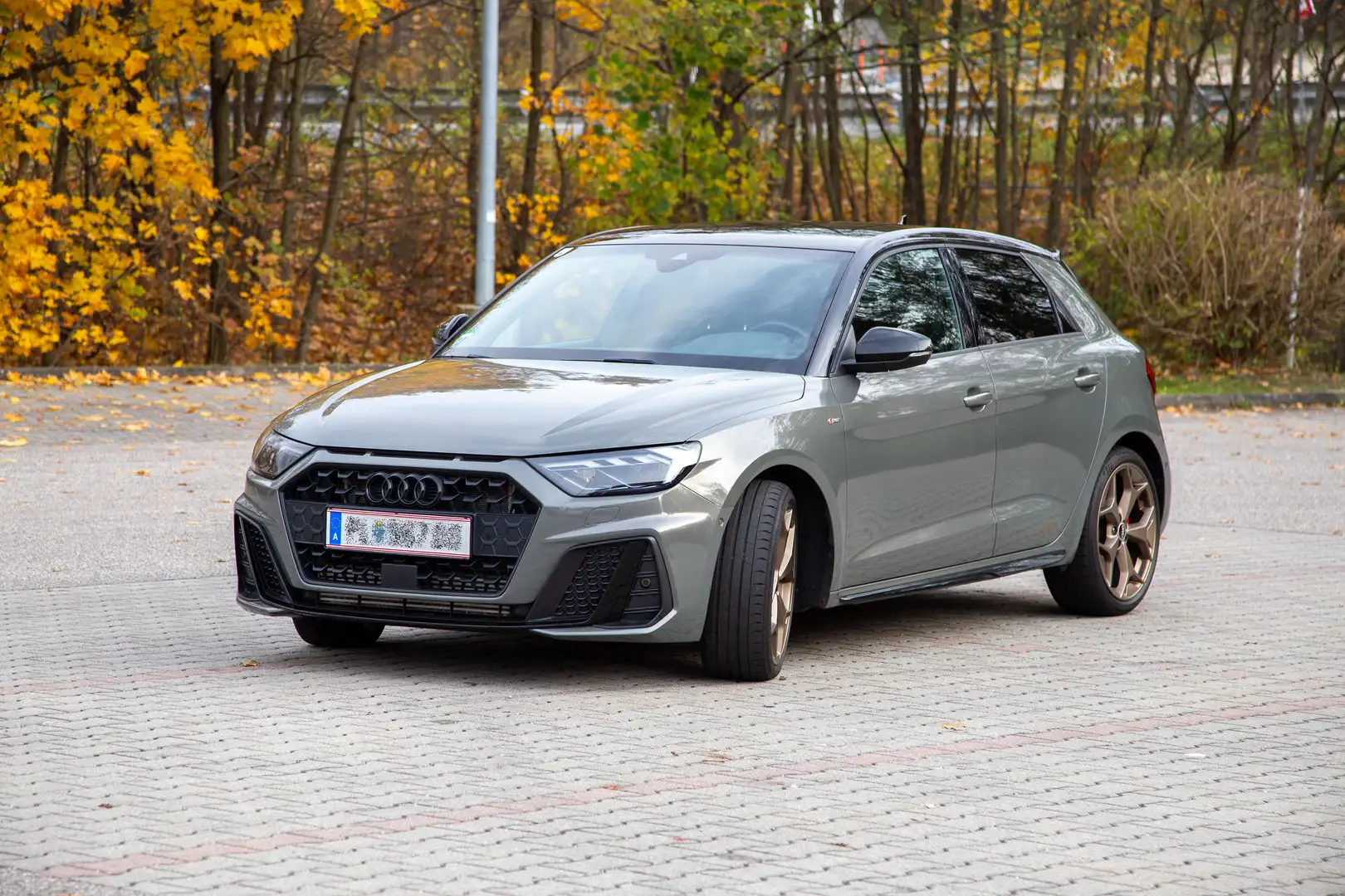 Audi A1 Audi A1 Sportback 40 TFSI S-line exterieur „Edition one“ Grau - 1
