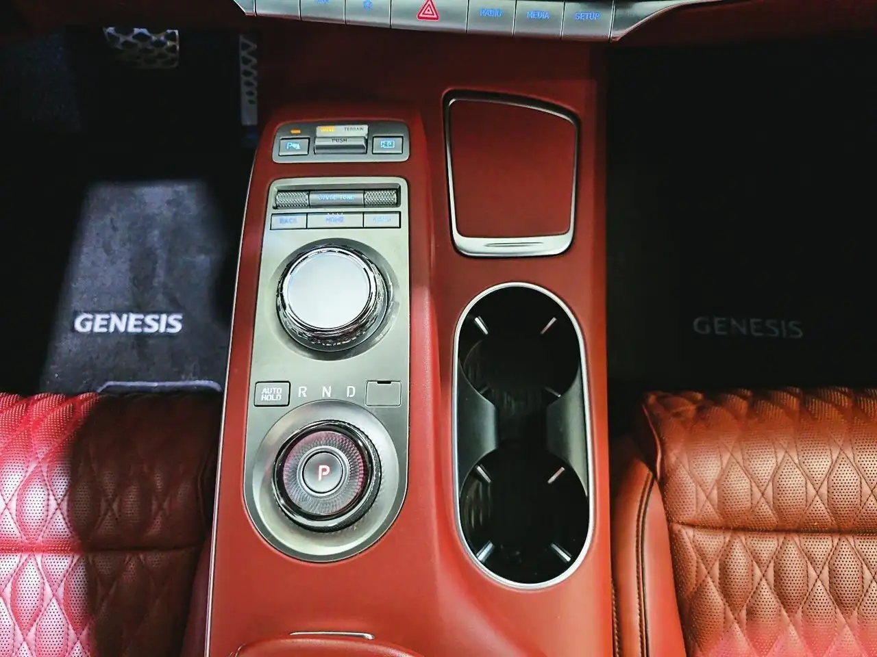 Genesis GV70 снимка Genesis GV70