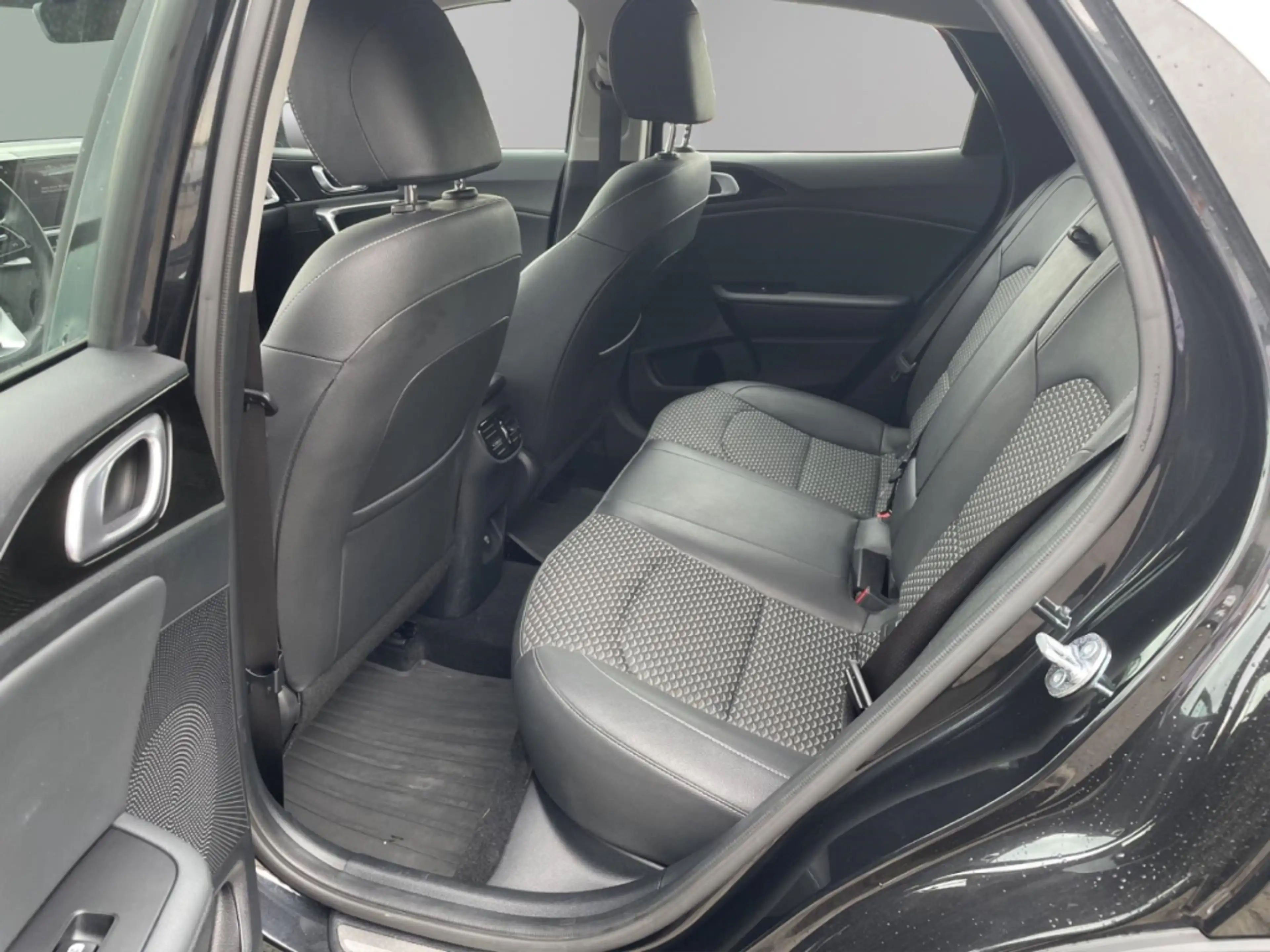 Kia XCeed Vision Navi Klima DAB SHZ LED Tempomat — photo 13