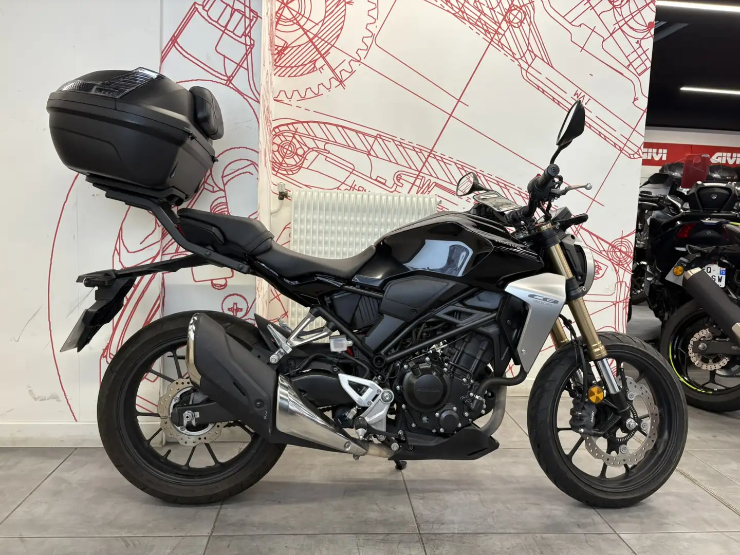 Honda CB 300 Fekete - 1