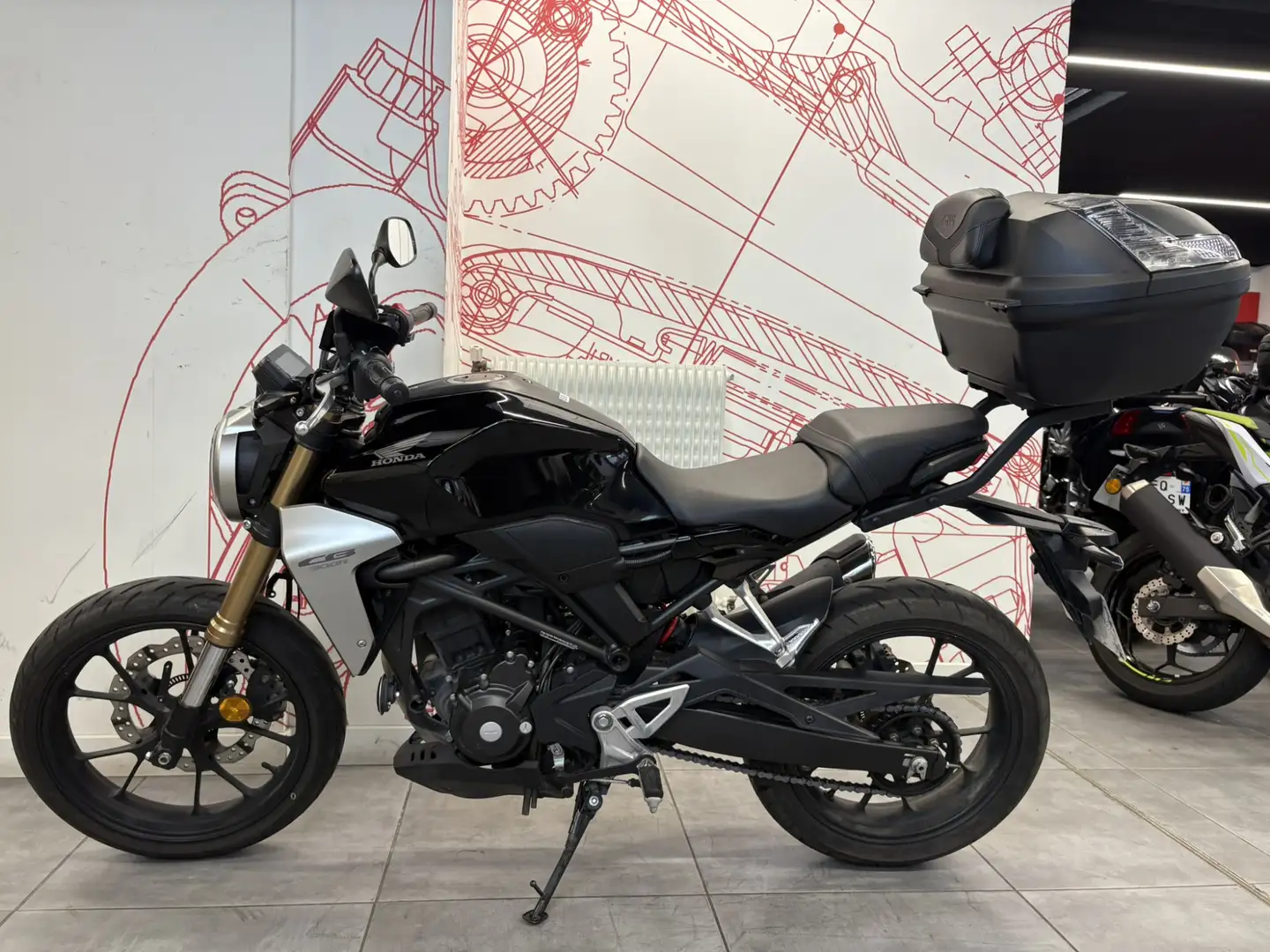 Honda CB 300 Fekete - 2
