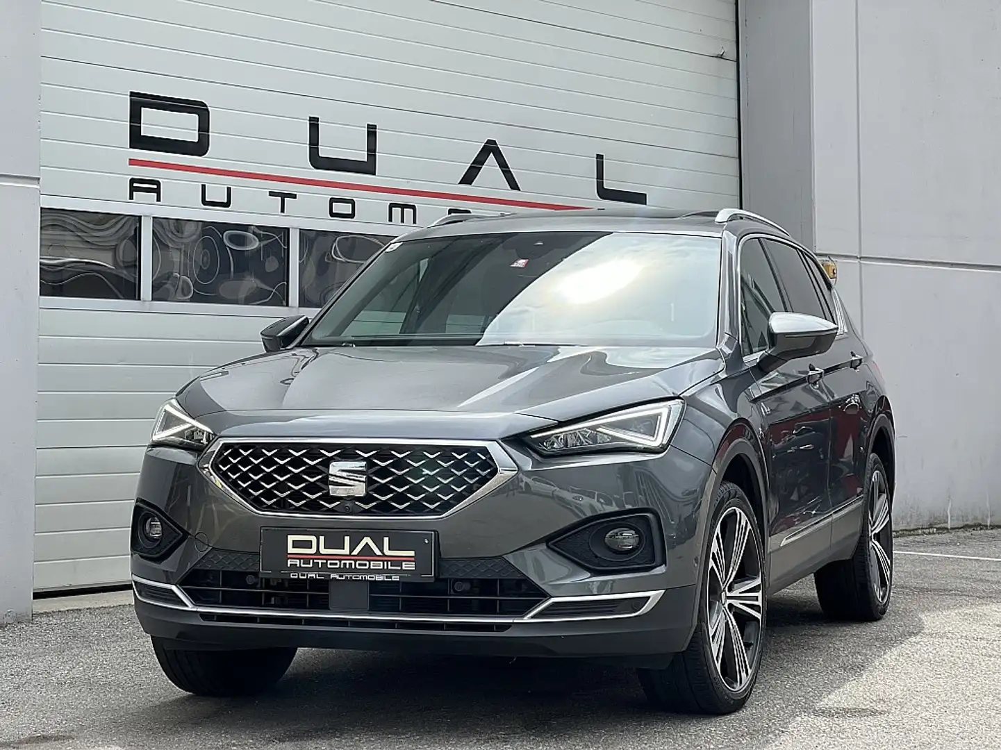 SEAT Tarraco 2,0 TSI ACT Xcellence 4Drive DSG|7 SITZER|PANO|... Grau - 1