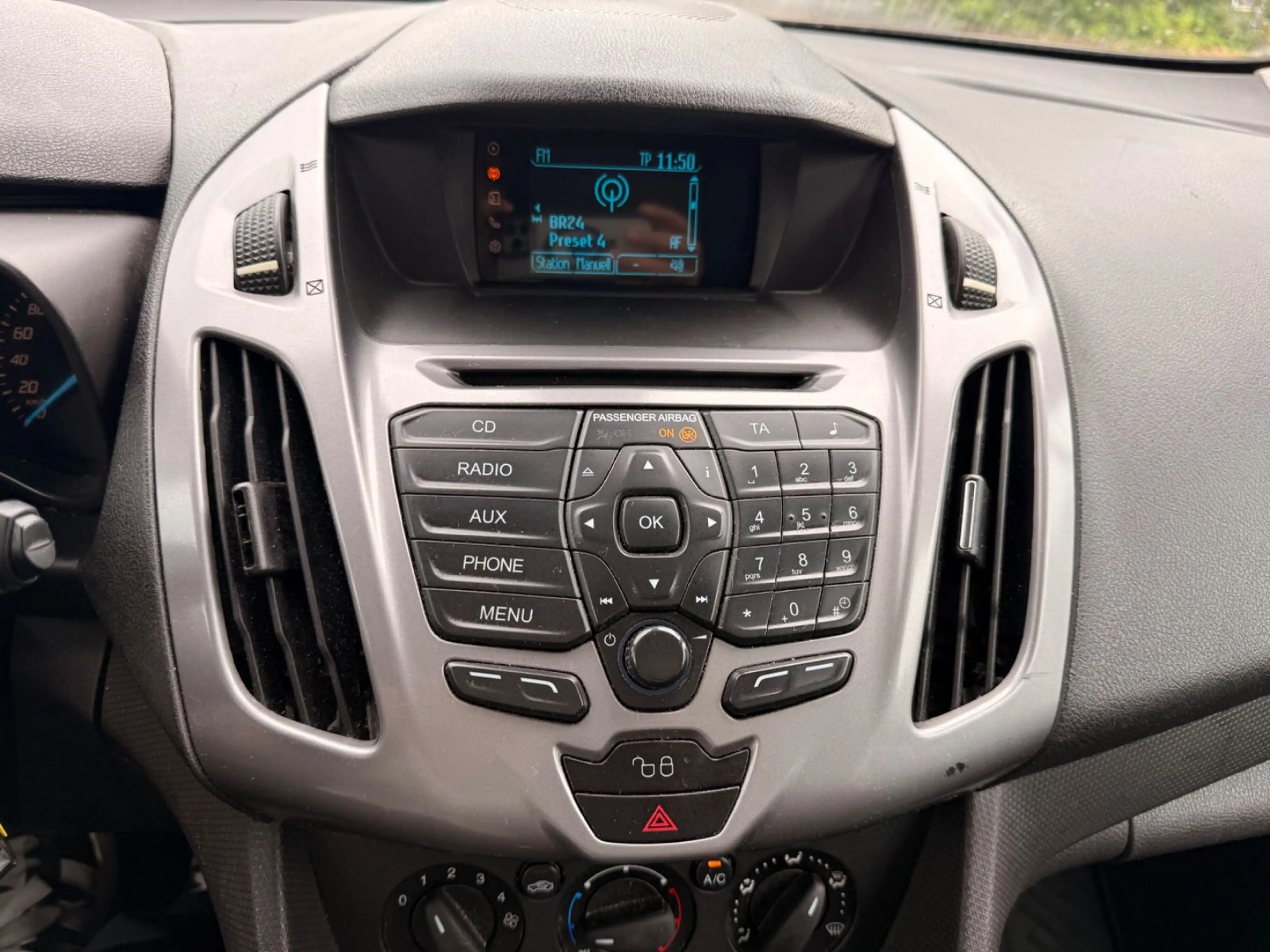 Ford Grand Tourneo Connect Trend *7Sitzer* — photo 20