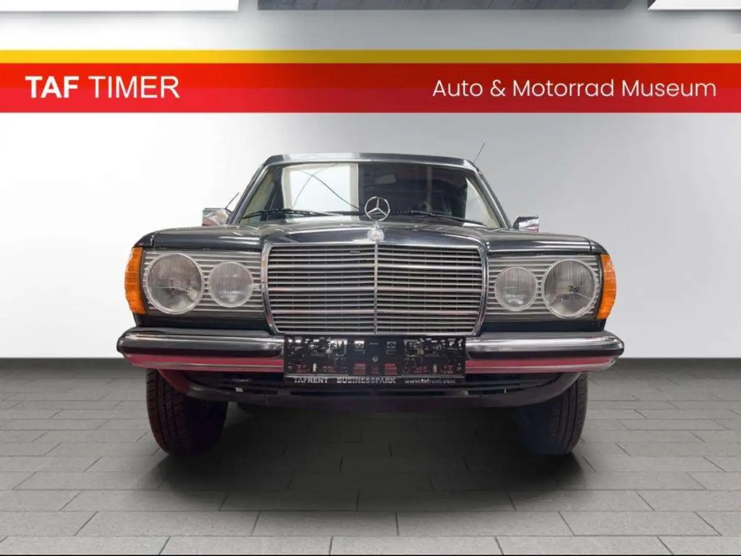 Mercedes-Benz 123D/240D Leichenwagen Gris - 2