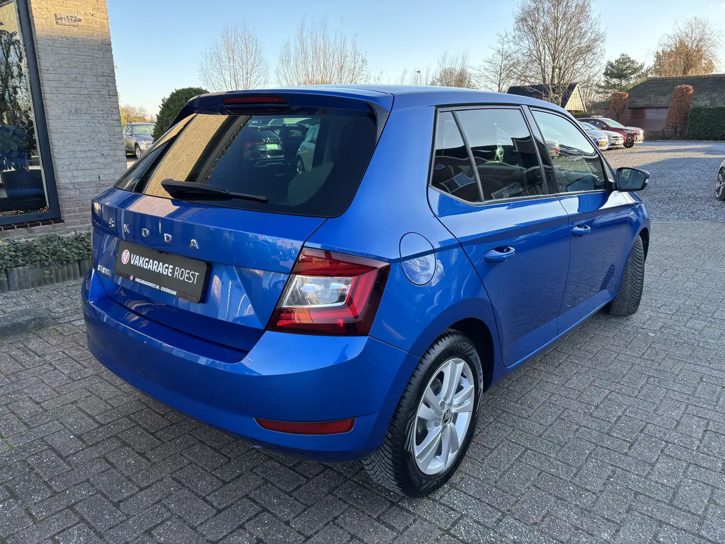 Skoda Fabia 1.0 TSI Clever Panoramadak / Full LED / All-Season Blau - 2