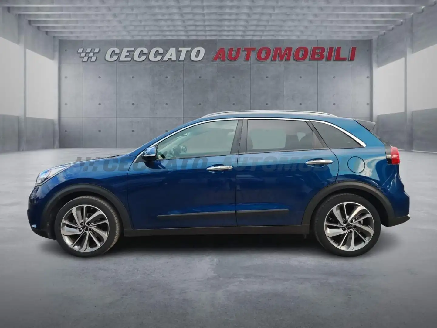 Kia Niro I 2017 1.6 gdi hev Style dct my18 Blauw - 2
