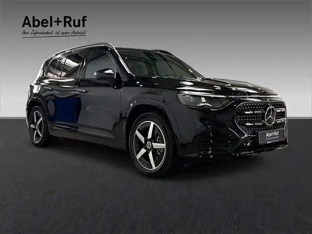 Mercedes-Benz GLB Class view 3