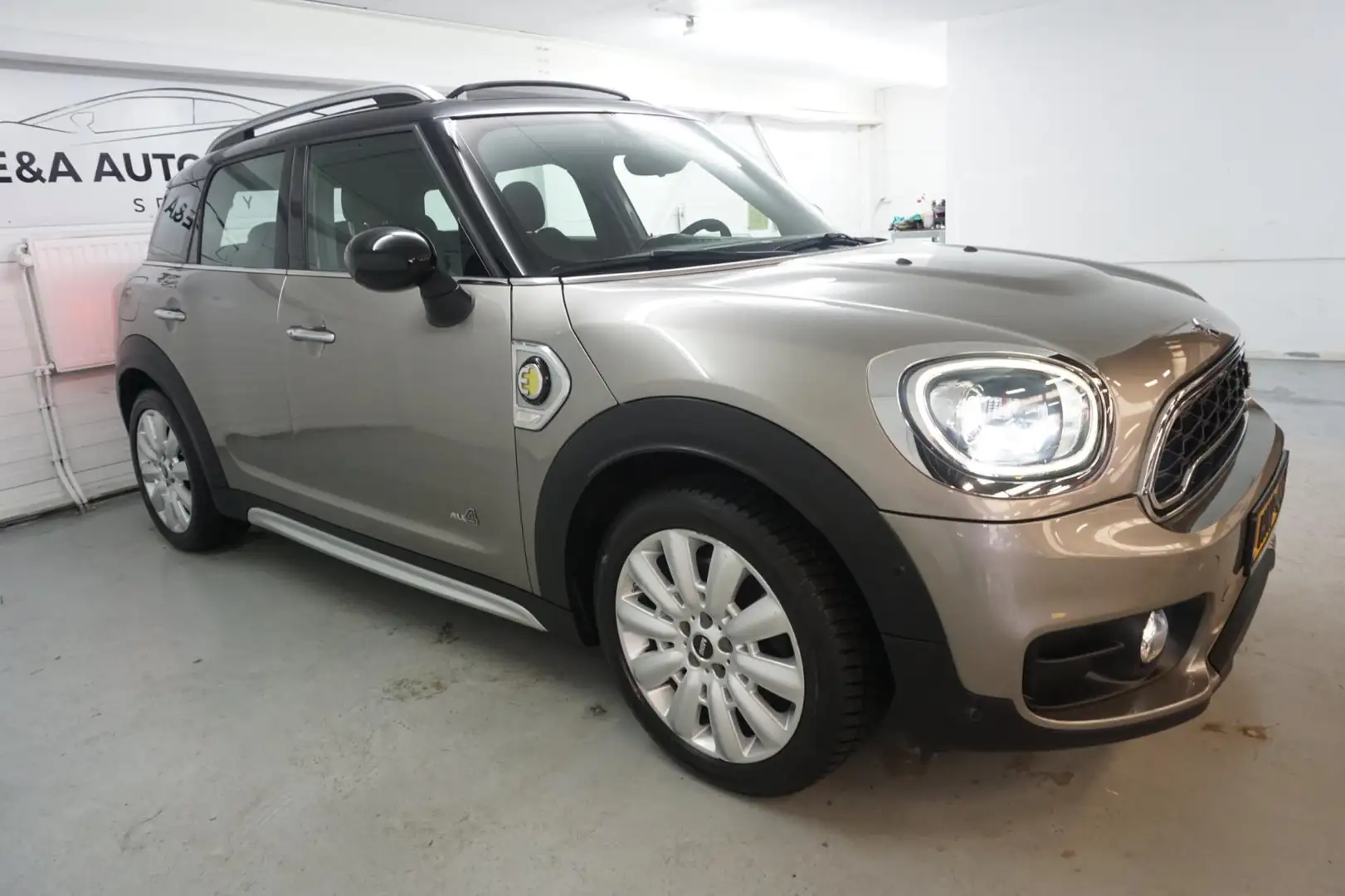 MINI Cooper S Countryman Mini 2.0 E ALL4 Plug In /PANORAMA /NAVI Grijs - 2