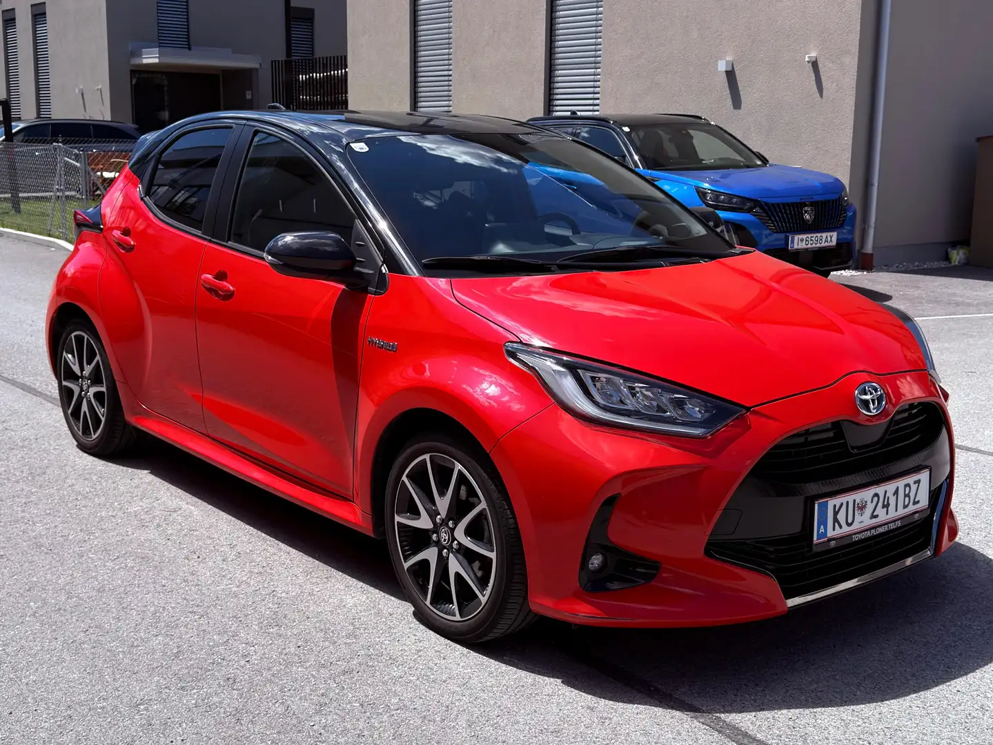 Toyota Yaris Yaris 1,5 VVT-i Hybrid Aut. Premiere Edition Rot - 2