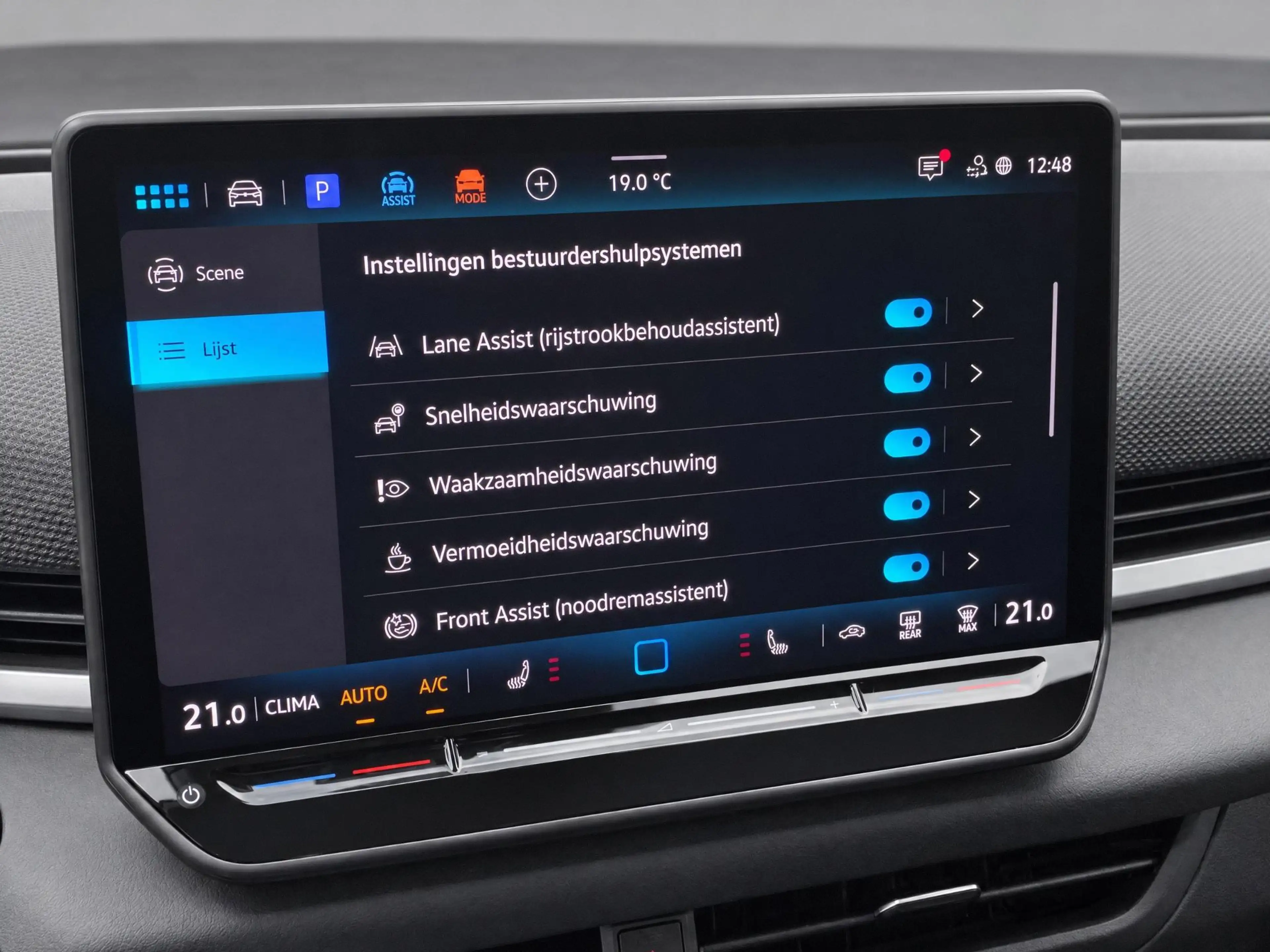 Volkswagen T-Roc 1.5 eTSI 150pk DSG R-Line First Edition · Camera · — photo 13