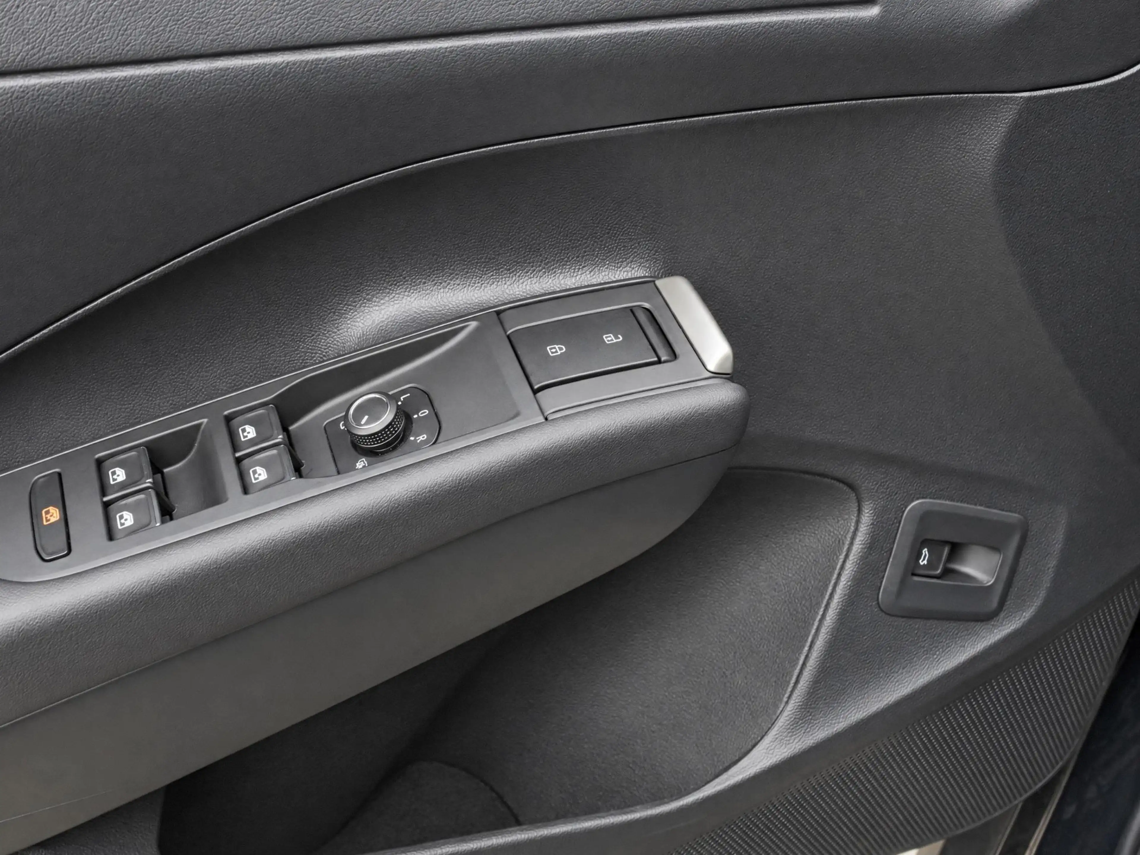 Volkswagen T-Roc 1.5 eTSI 150pk DSG R-Line First Edition · Camera · — photo 14