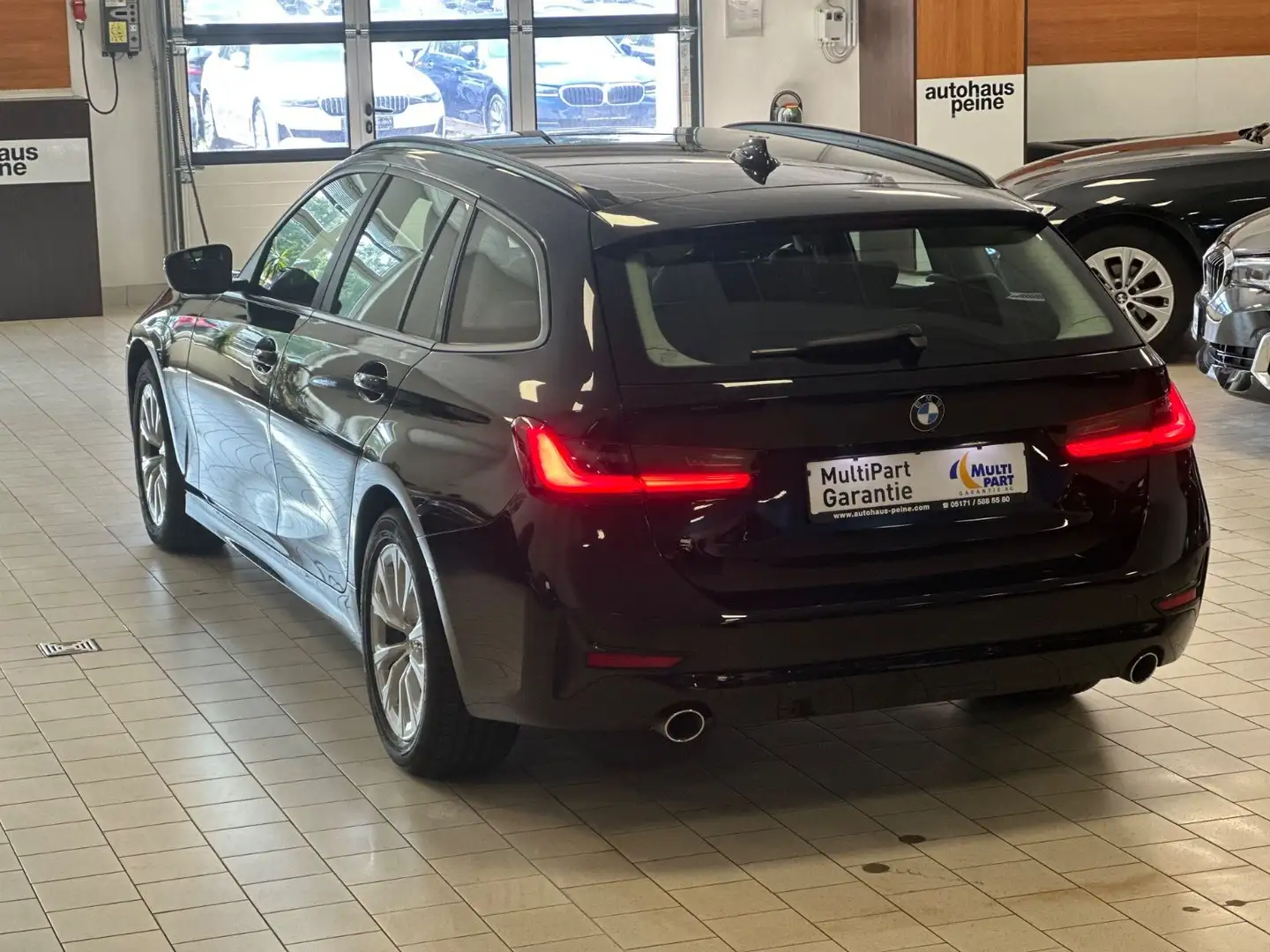 BMW 318 d Advantage Aut/Navi/SportSitze/Tempomat Schwarz - 2