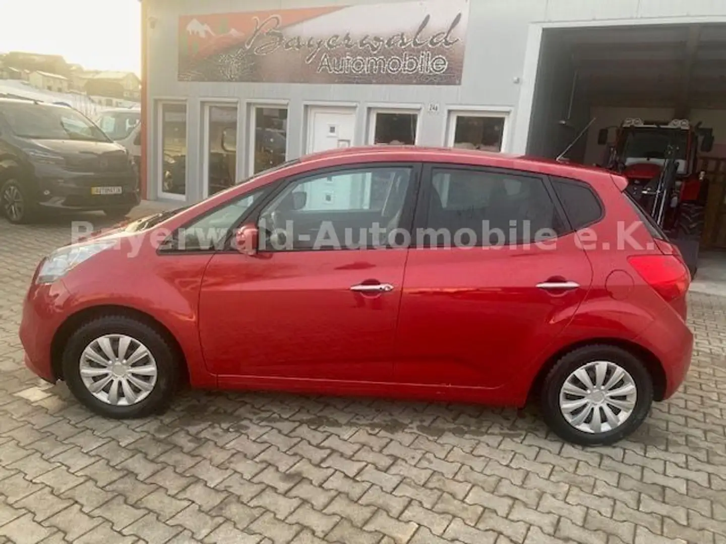Kia Venga Spirit 1,6 Automatik Navi Klimaaut SHZ Alu Rouge - 2