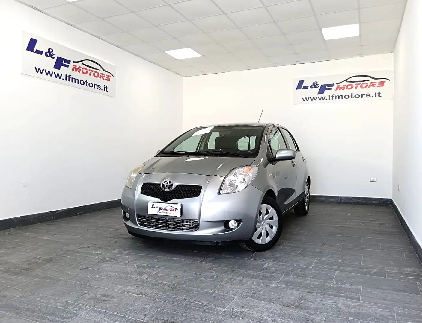 Toyota Yaris Yaris 1.4 D-4D 5 porte Gris - 1