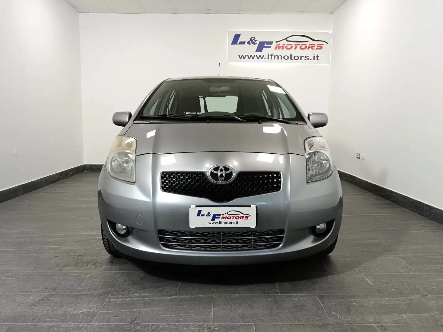 Toyota Yaris Yaris 1.4 D-4D 5 porte Gris - 2