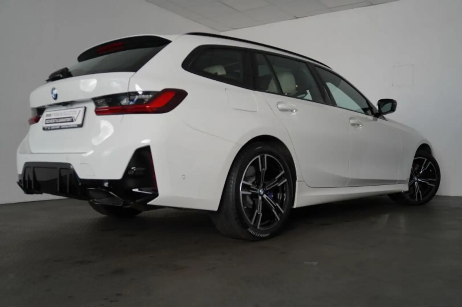 BMW M3 i xDrive Tou M Paket LEDER,PGSD,HUD,AKTIVER TEMPOM Weiß - 2