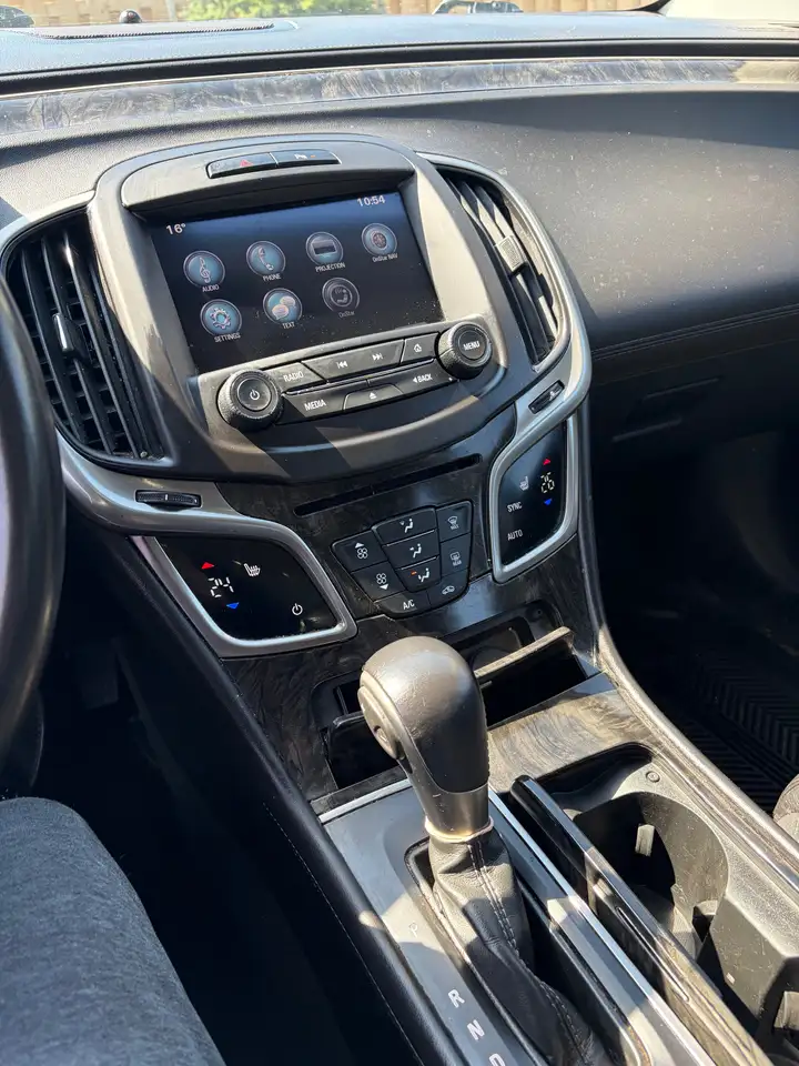 Buick Lacrosse снимка Buick Lacrosse