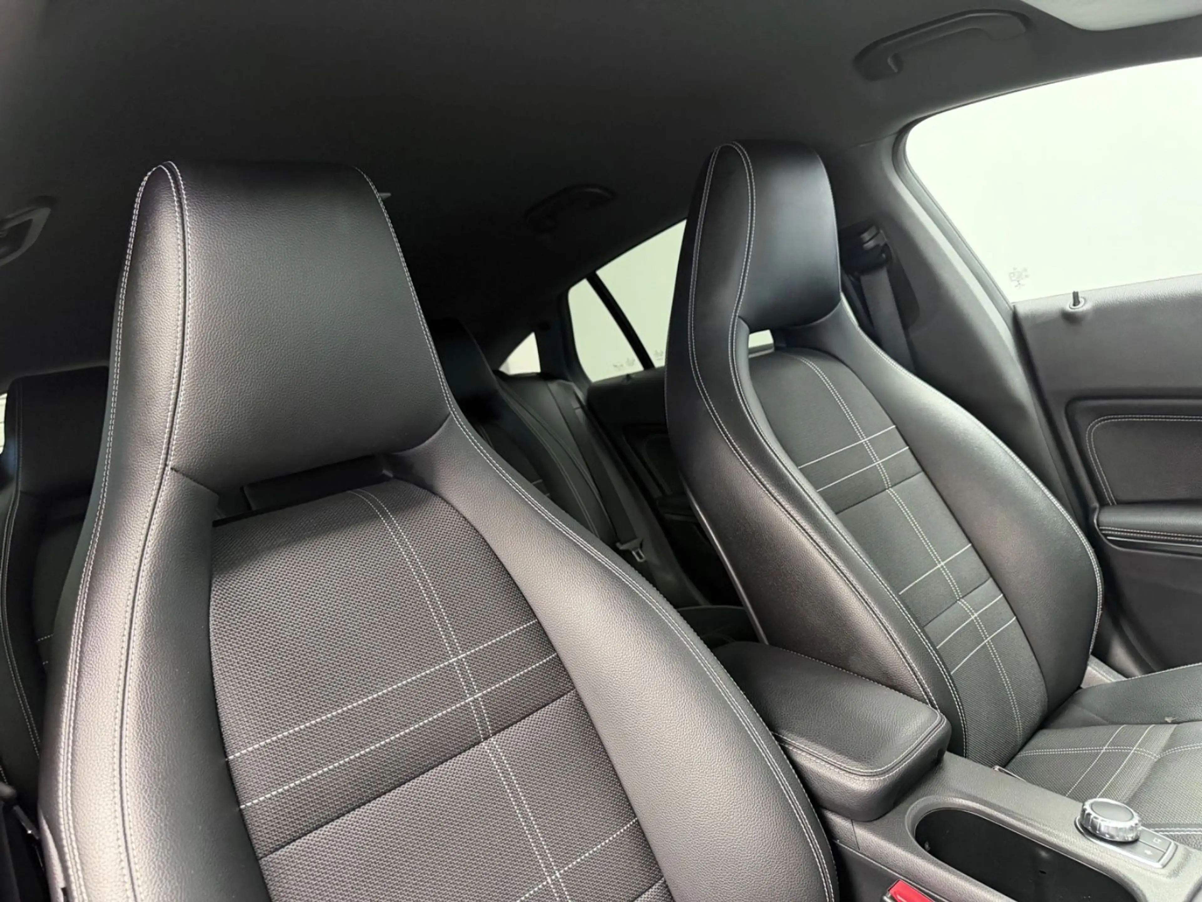 Mercedes-Benz CLA 180 /Navigation/Xenon — photo 12