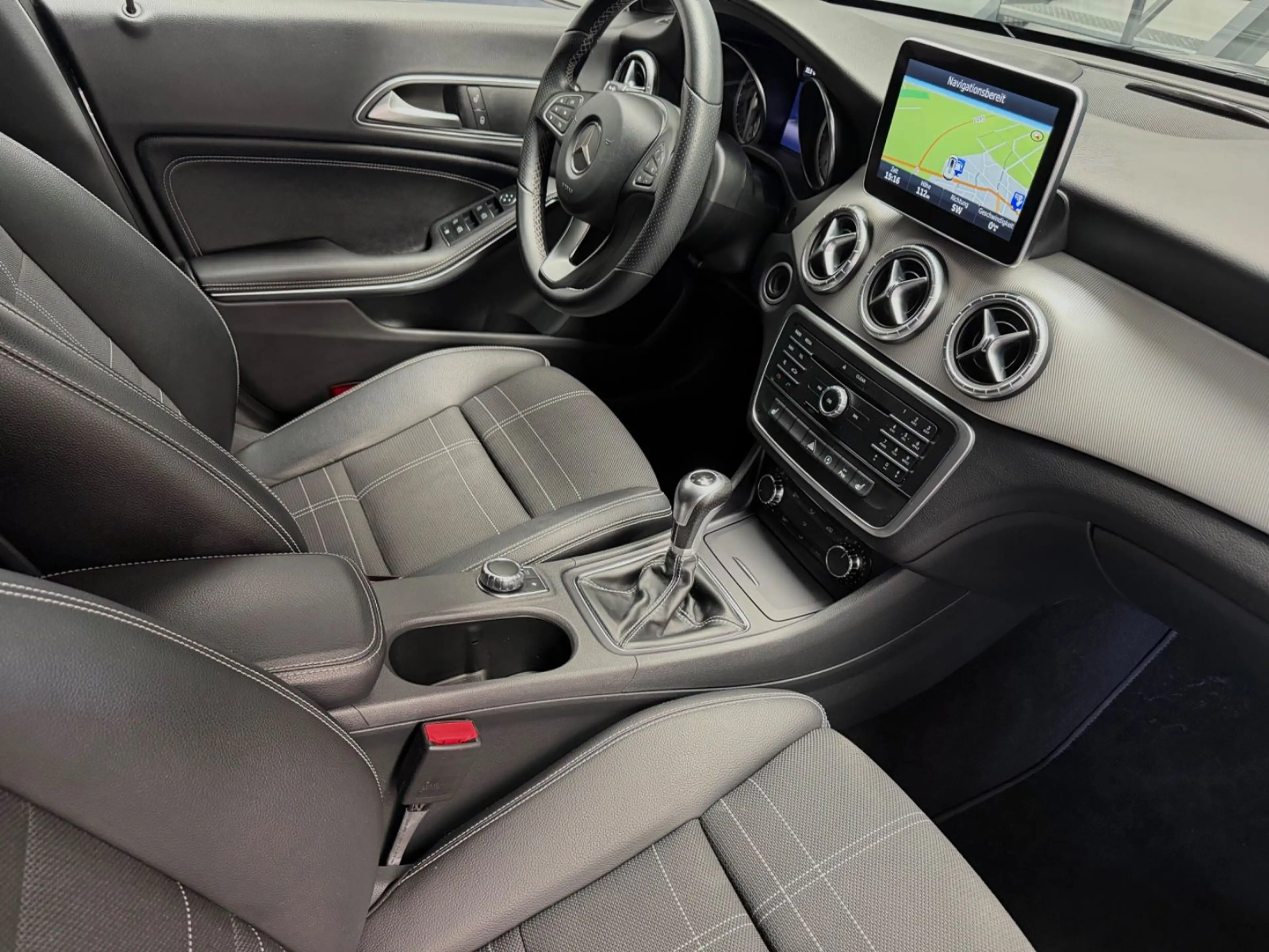 Mercedes-Benz CLA 180 /Navigation/Xenon — photo 8