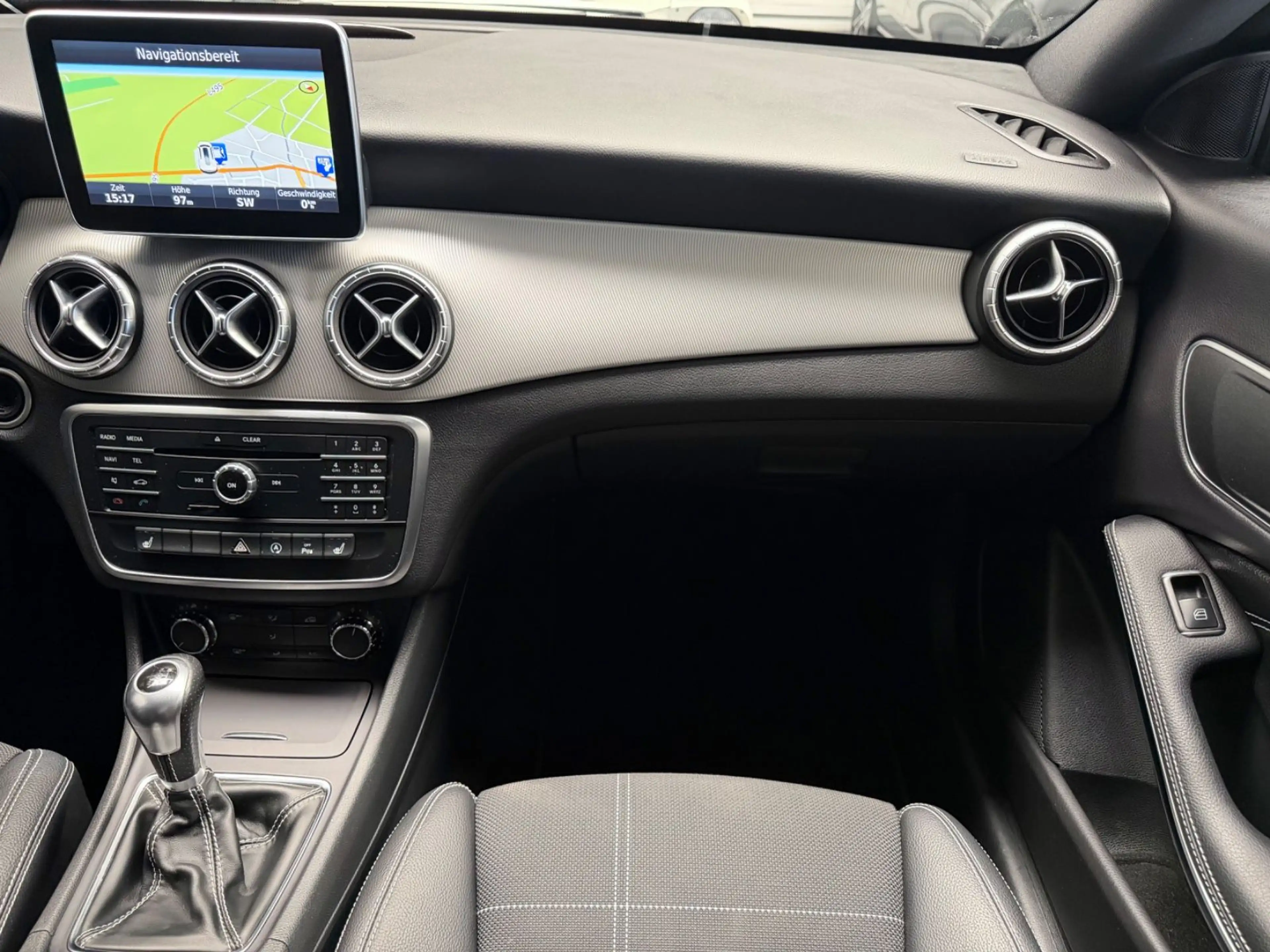 Mercedes-Benz CLA 180 /Navigation/Xenon — photo 11